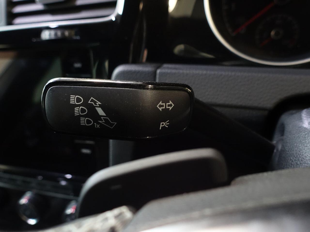 Volkswagen Golf - Image 21