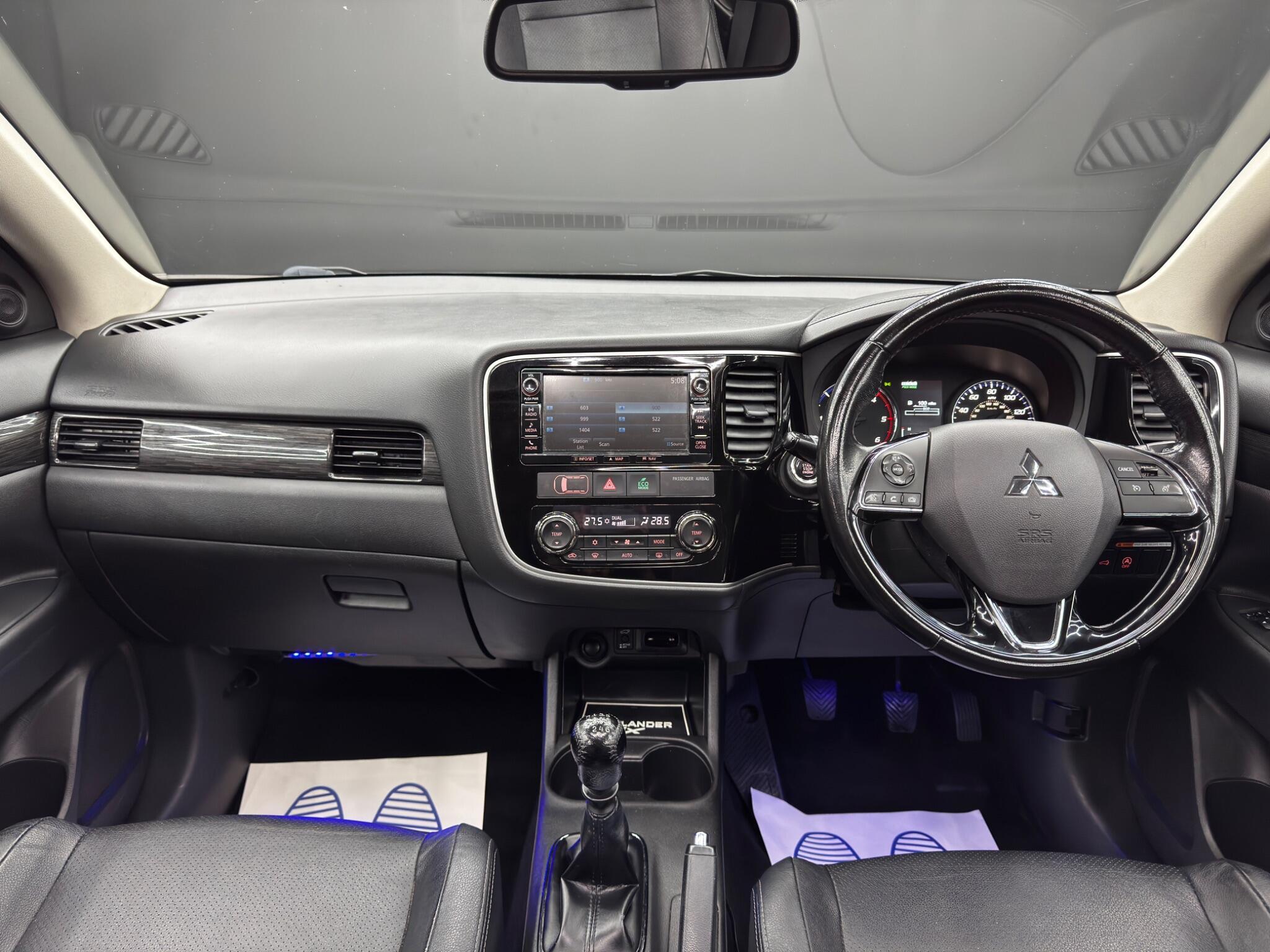 Mitsubishi Outlander - Image 10