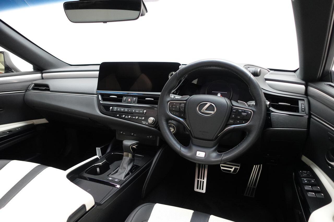 Lexus ES - Image 15