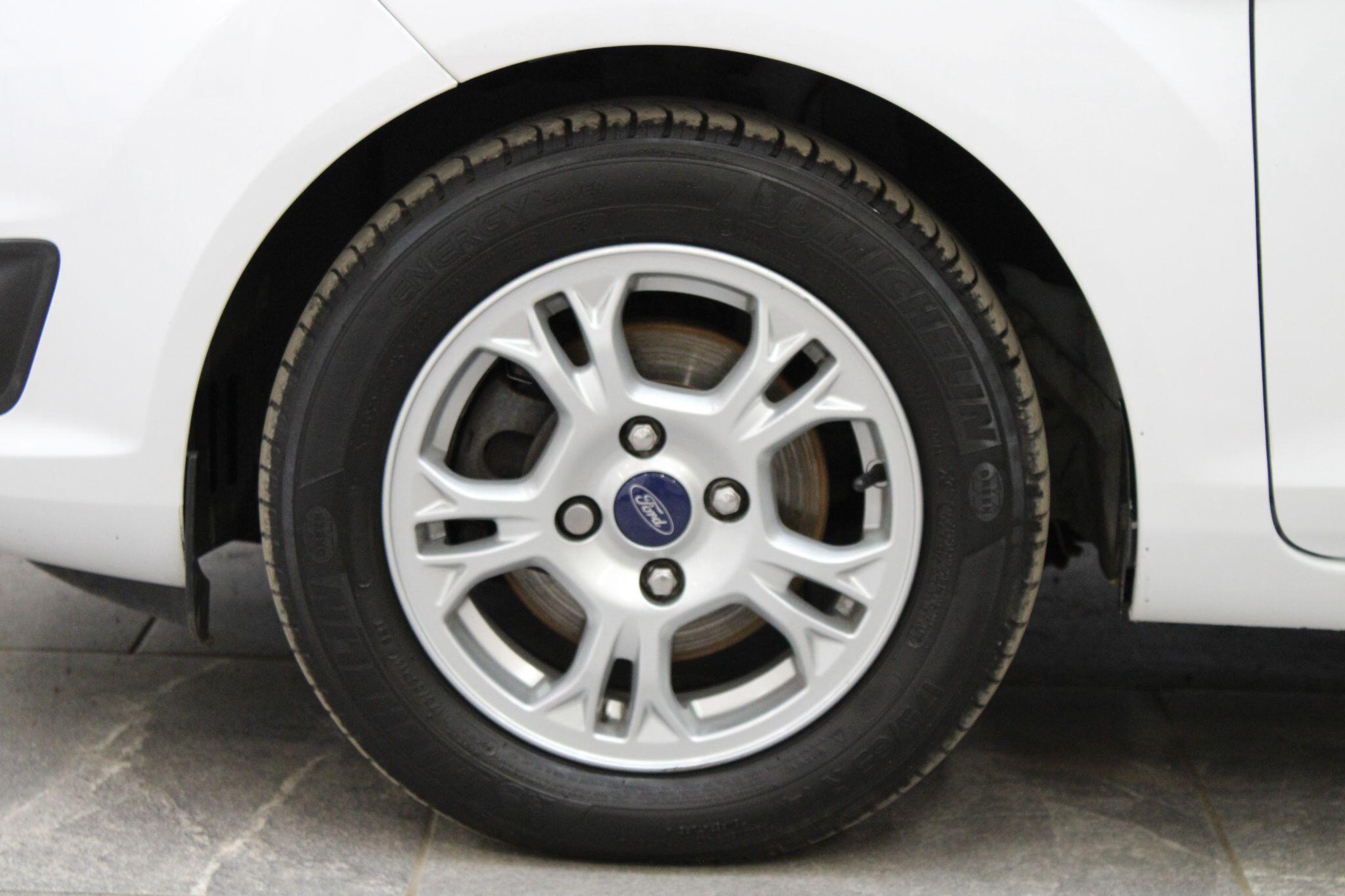 Ford Fiesta - Image 23