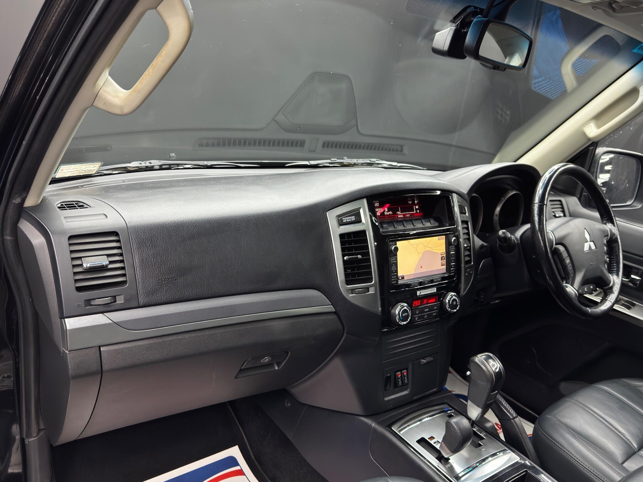 Mitsubishi Shogun - Image 11