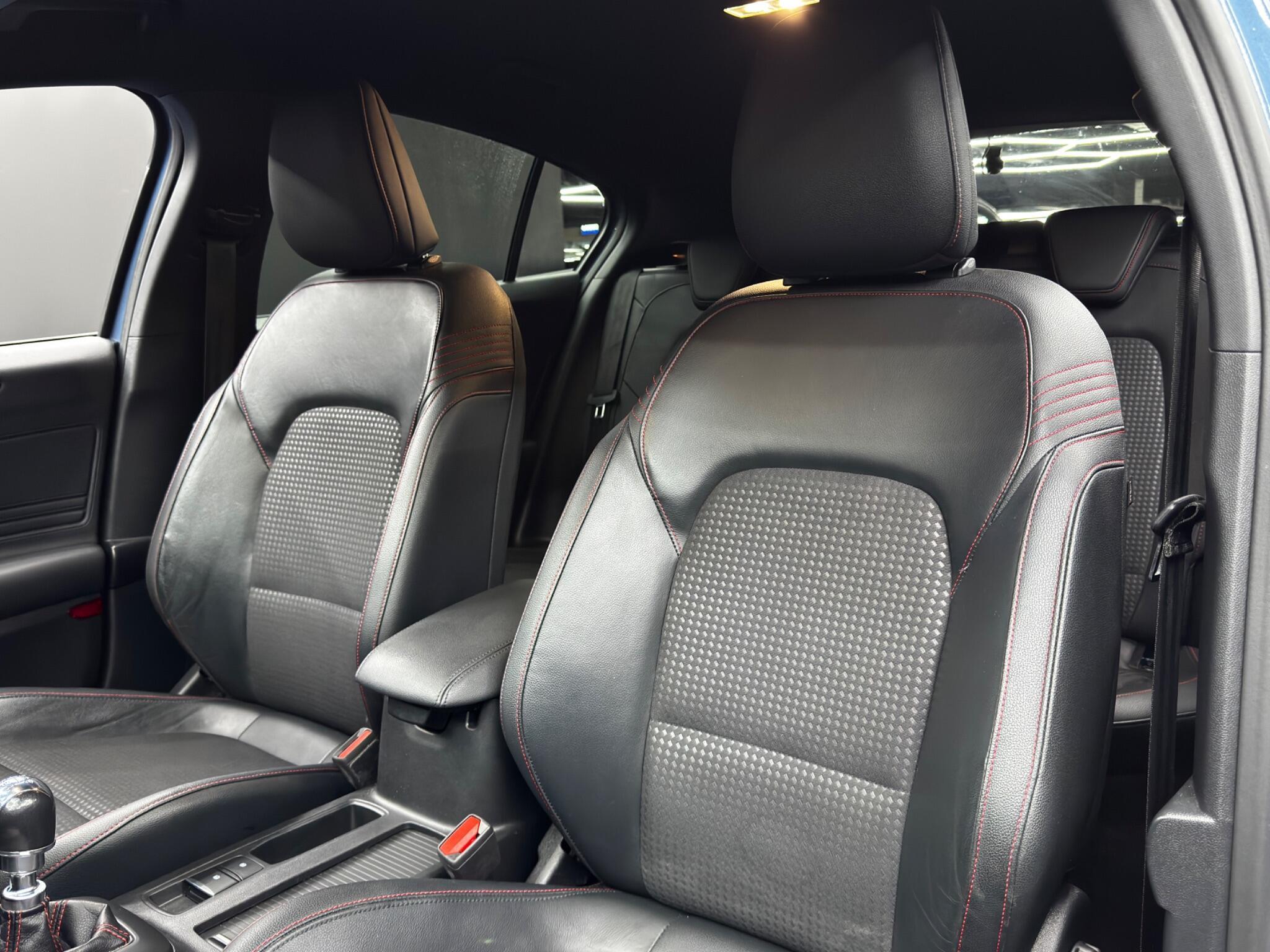 Ford Focus - Image 14