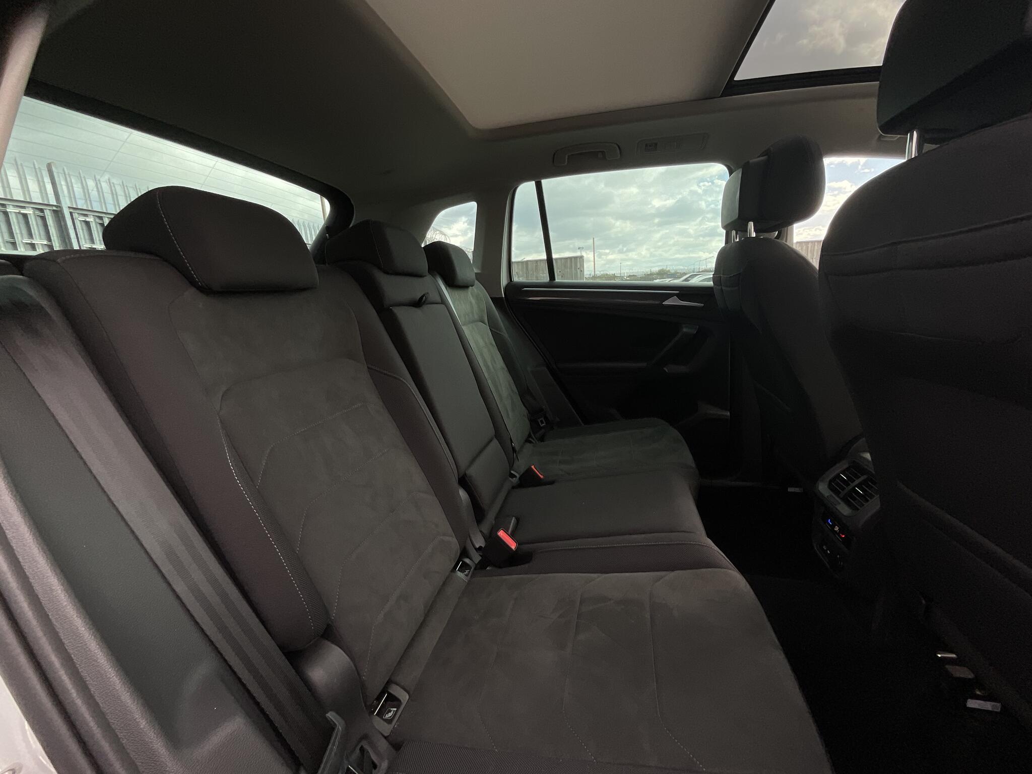 Volkswagen Tiguan - Image 11