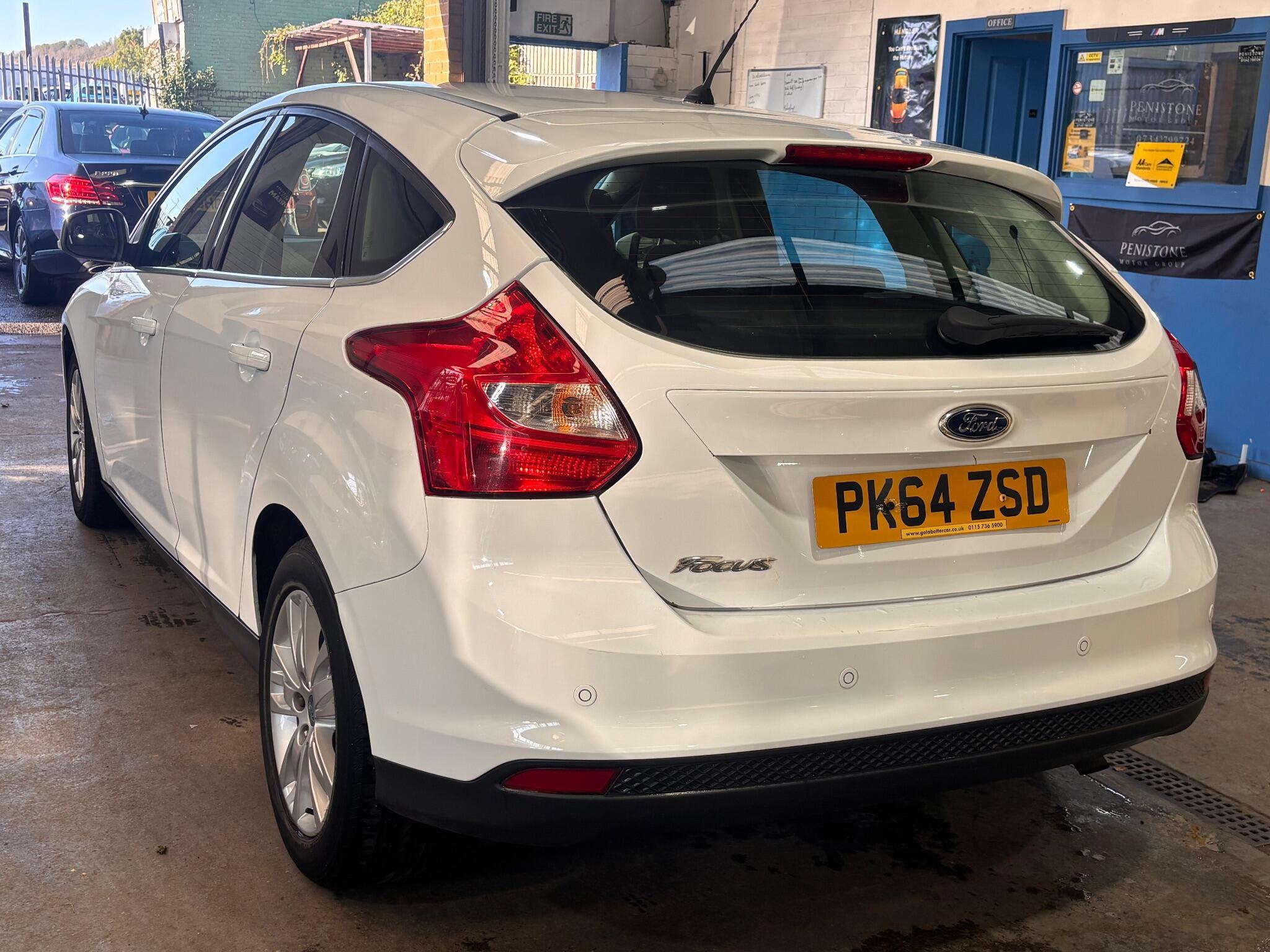 Ford Focus - Image 17