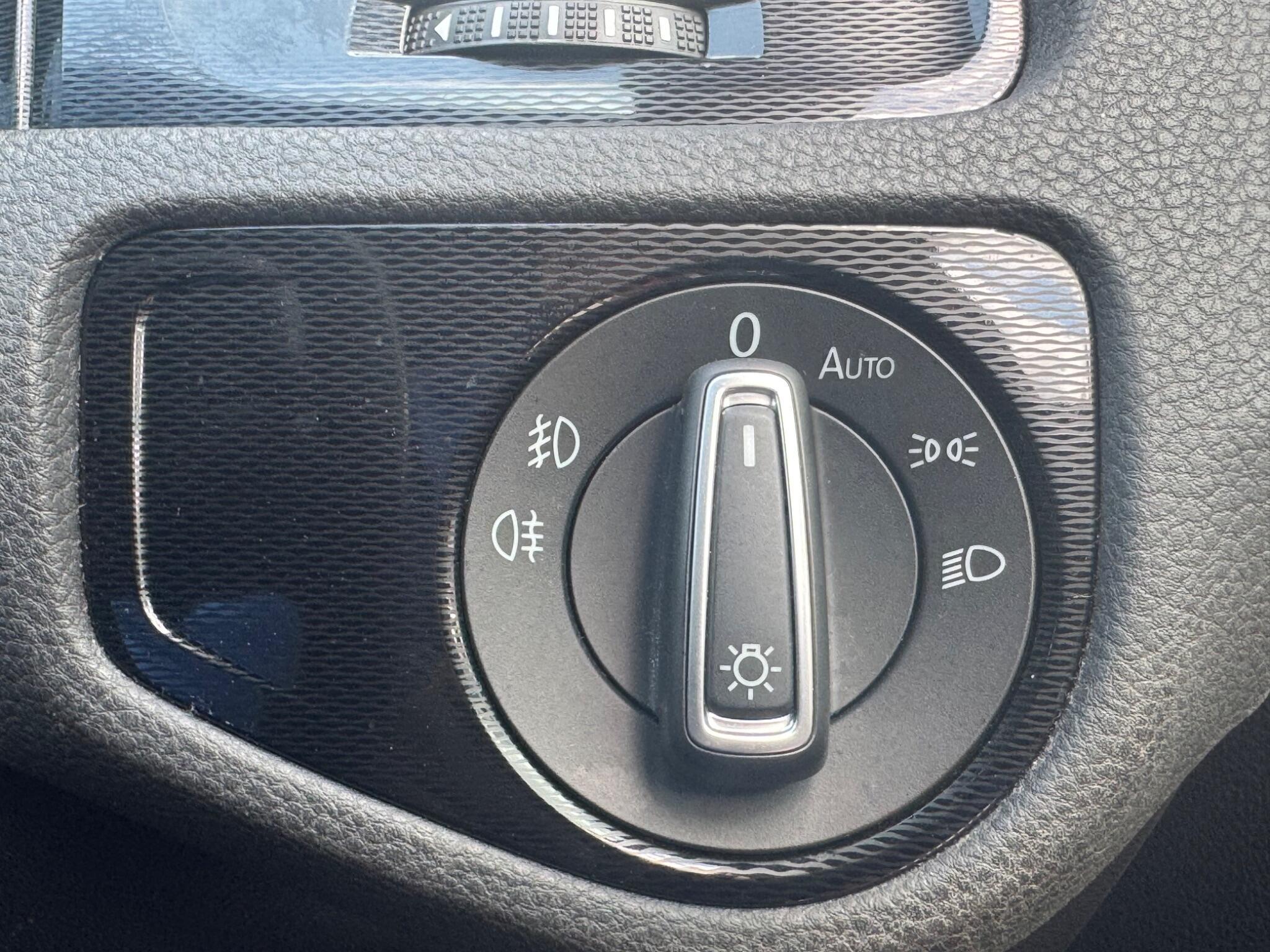 Volkswagen Golf - Image 19