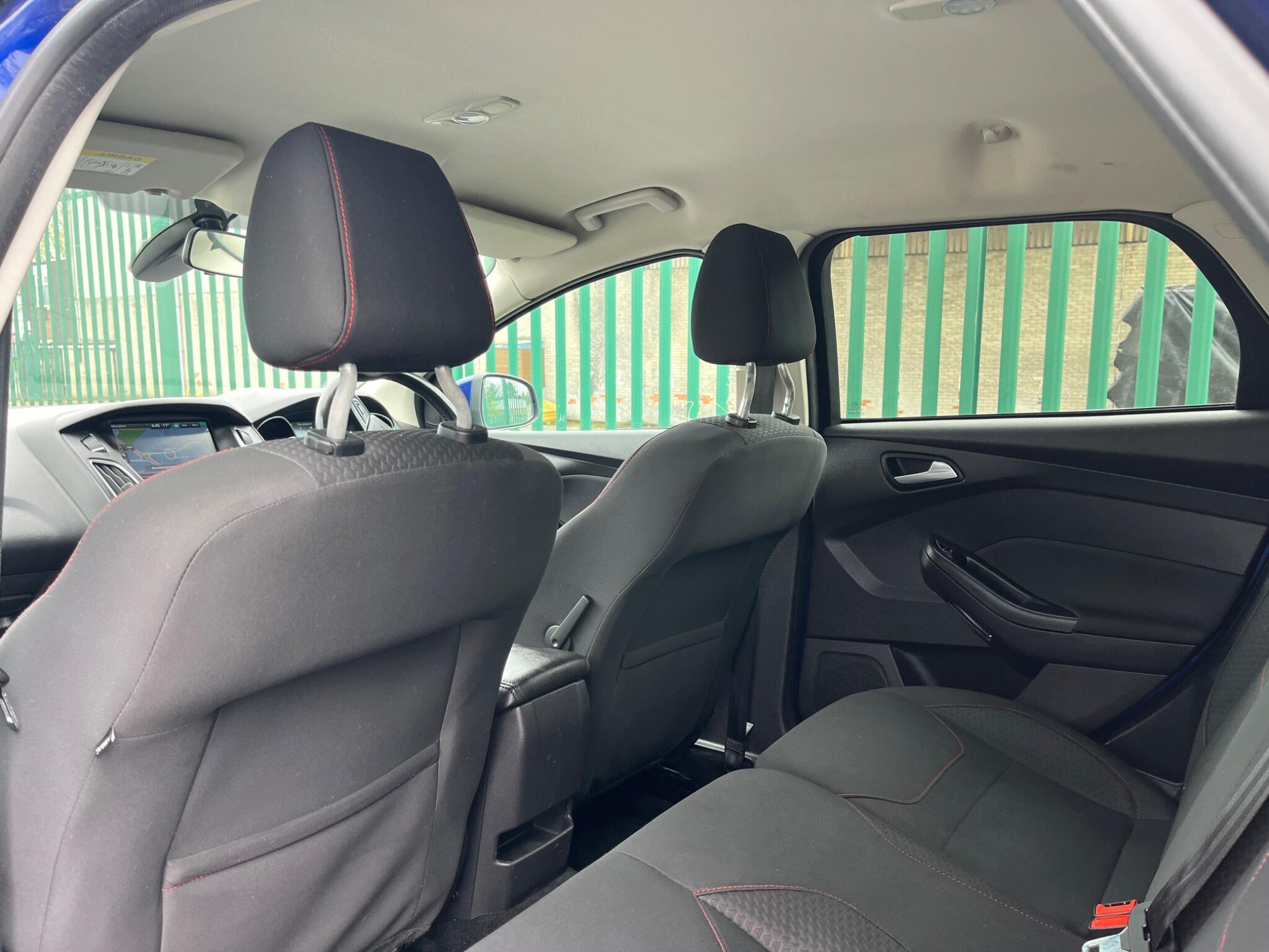 Ford Focus - Image 15