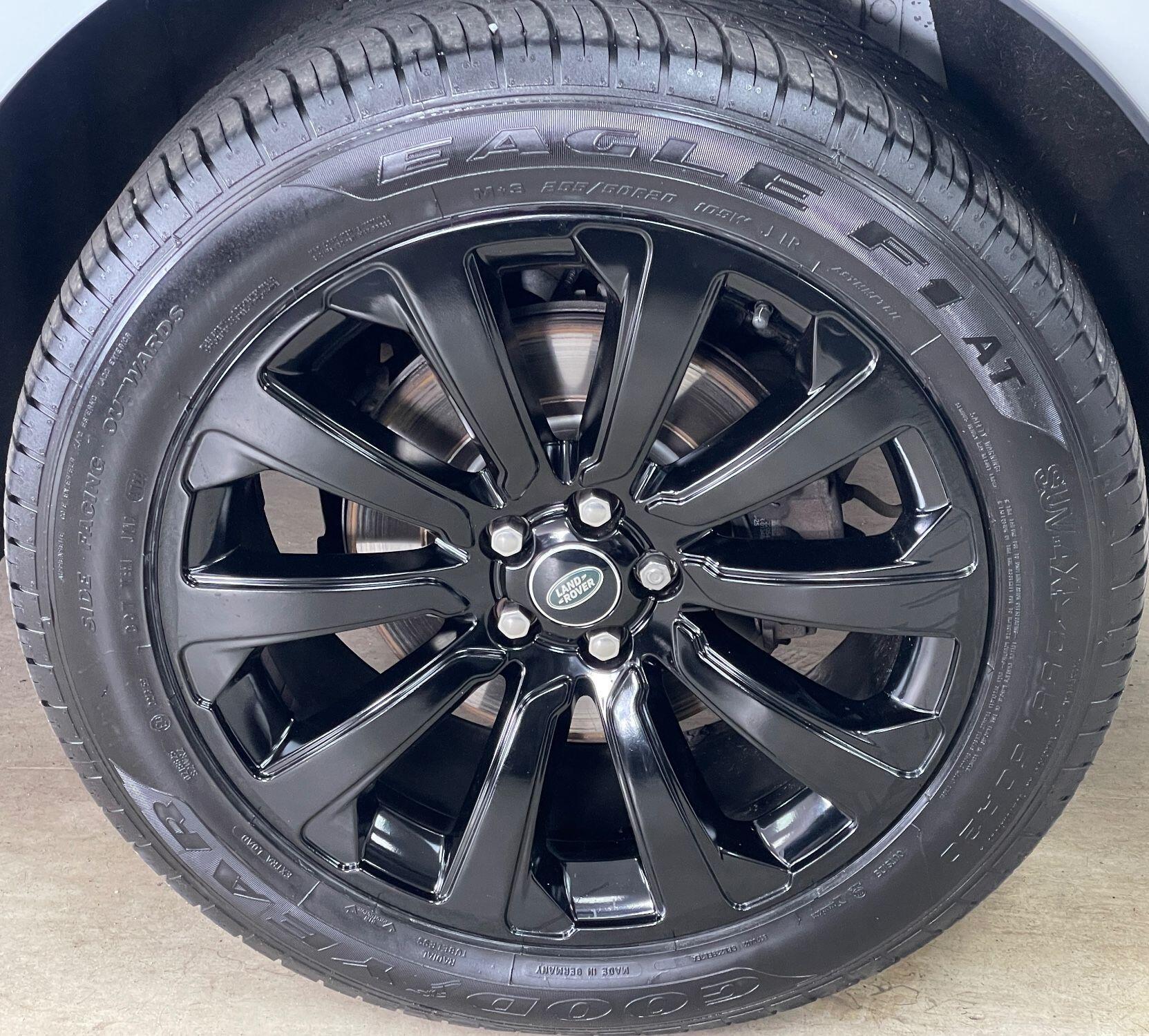 Land Rover Range Rover Velar - Image 16