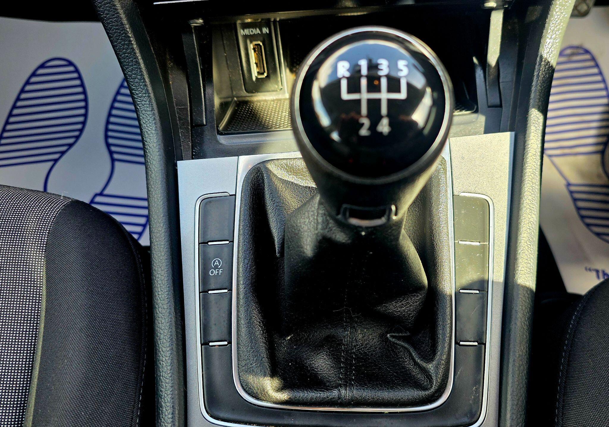 Volkswagen Golf - Image 25