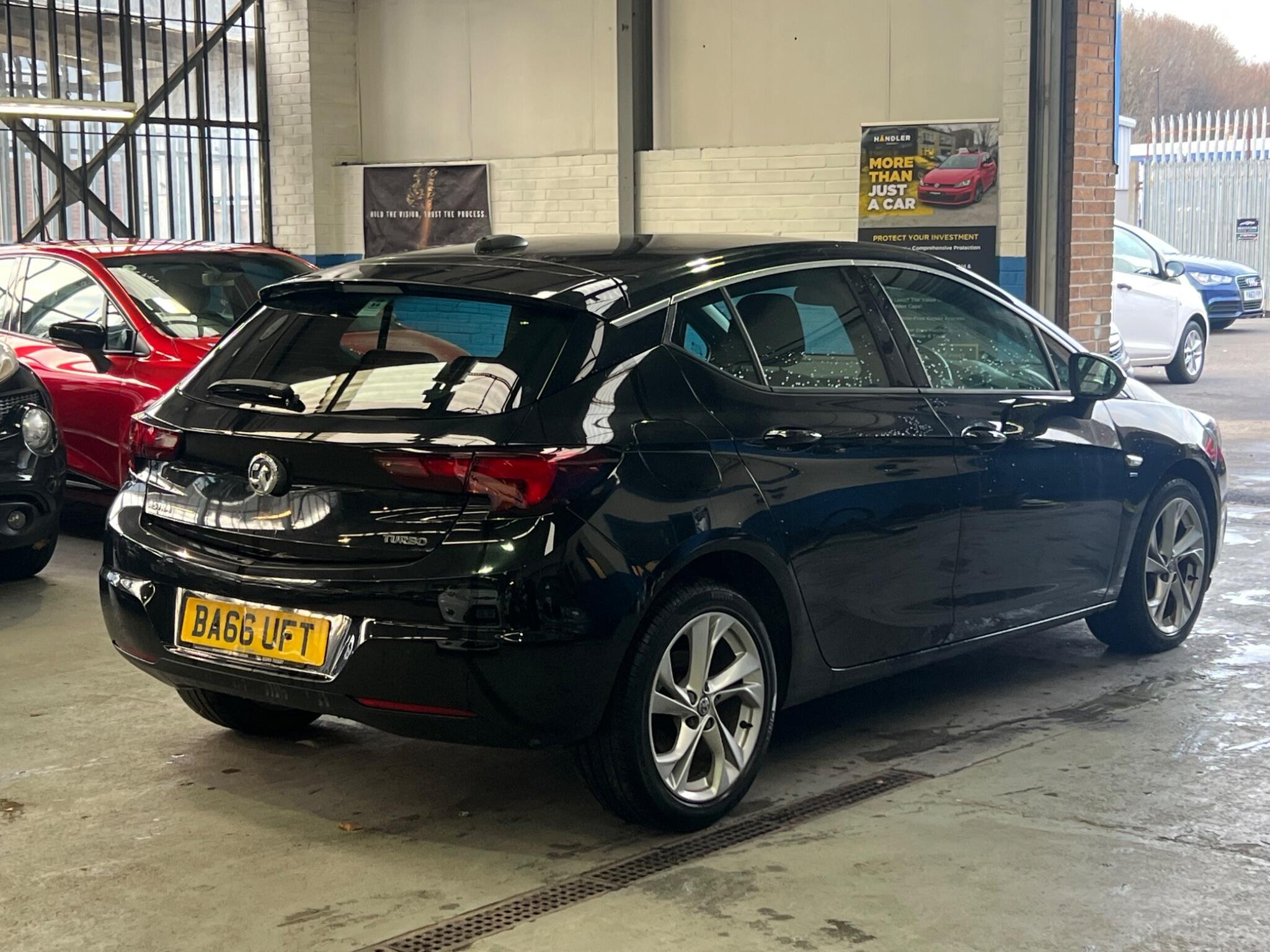 Vauxhall Astra - Image 13