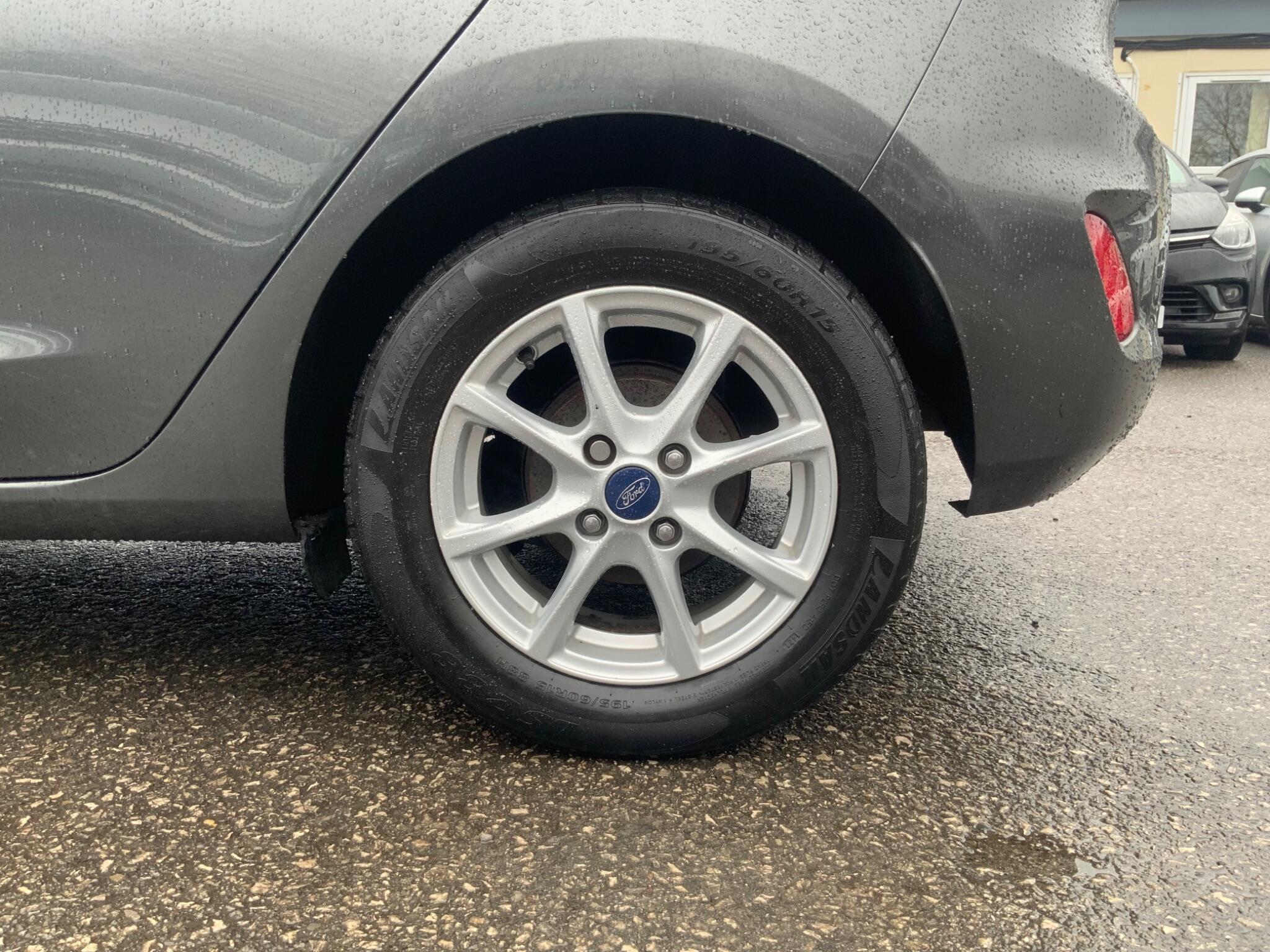 Ford Fiesta - Image 27