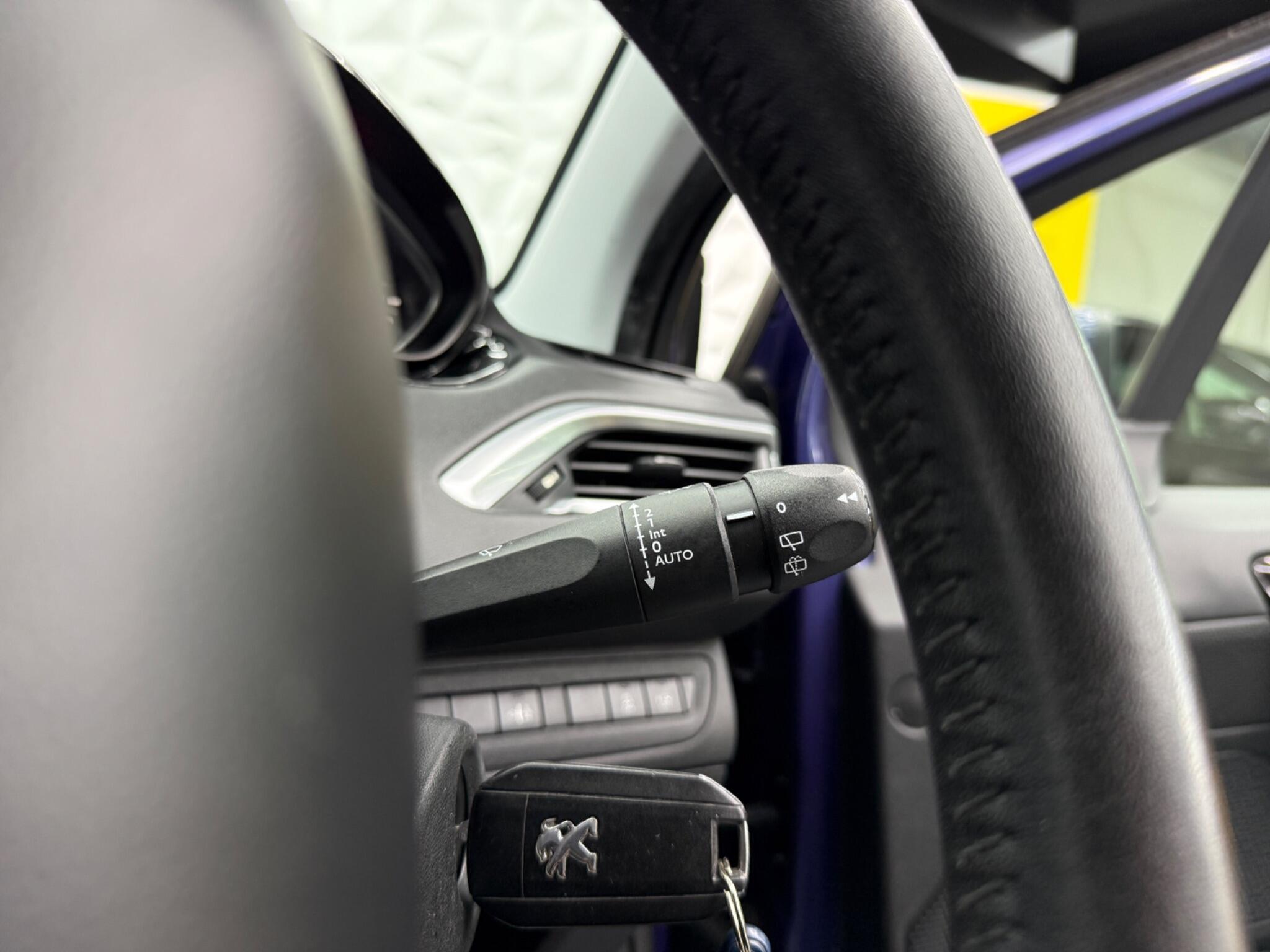 Peugeot 208 - Image 33