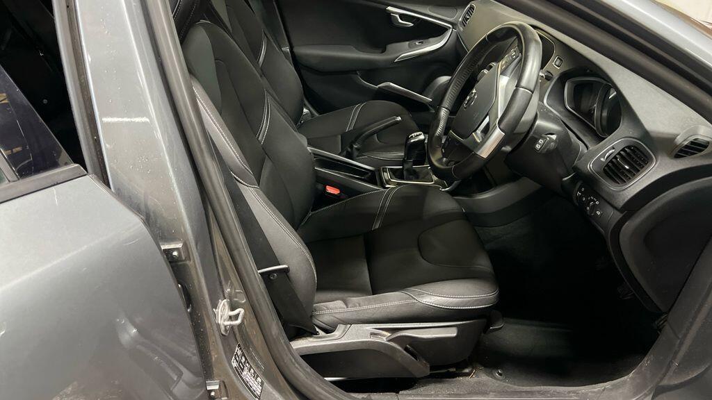 Volvo V40 - Image 3