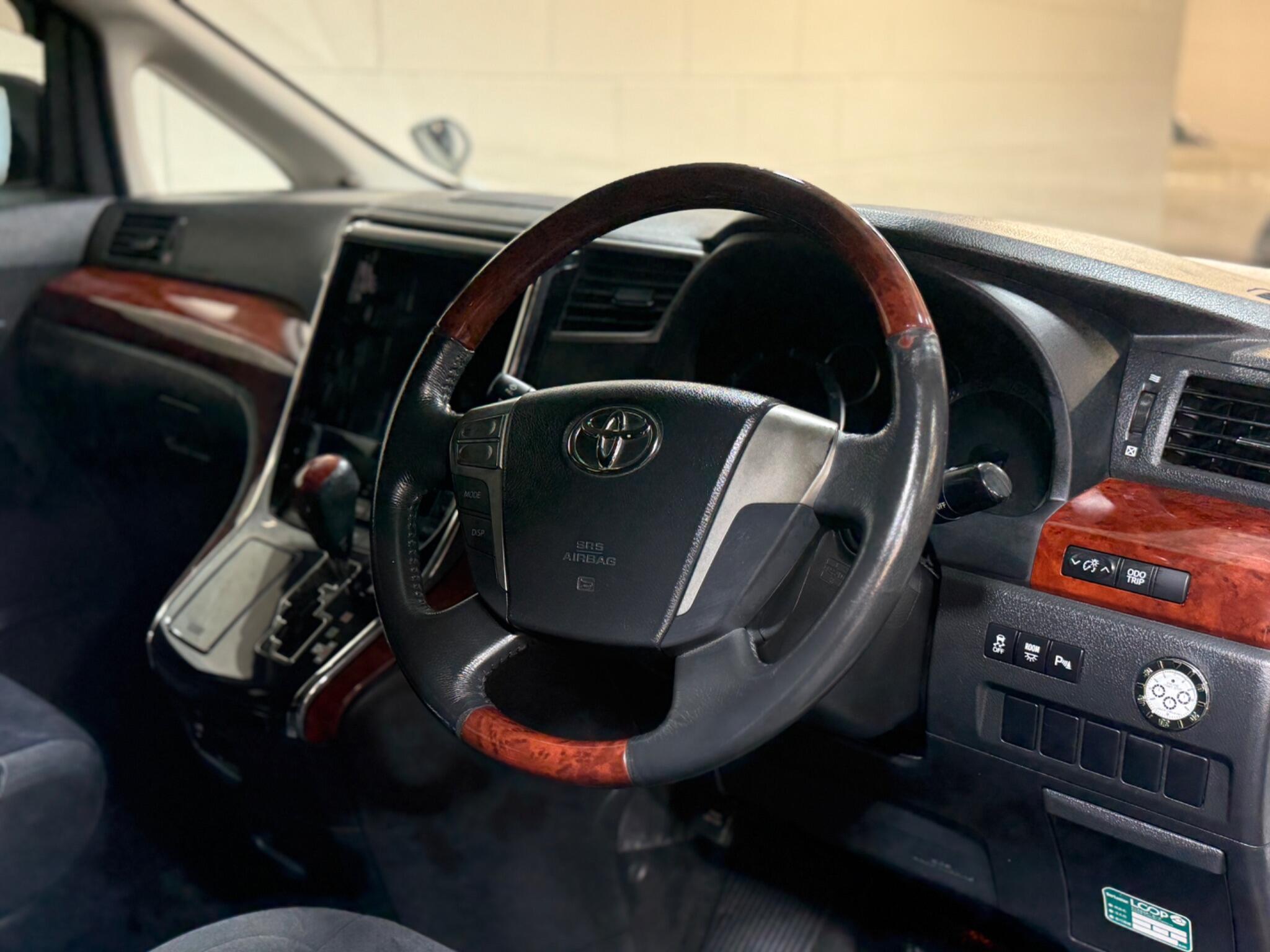 Toyota Vellfire - Image 8