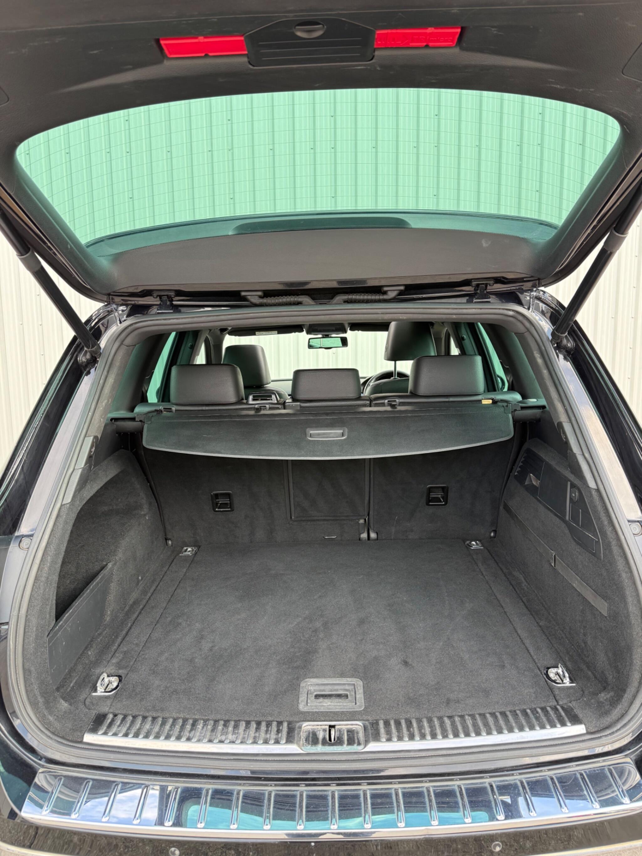 Volkswagen Touareg - Image 33