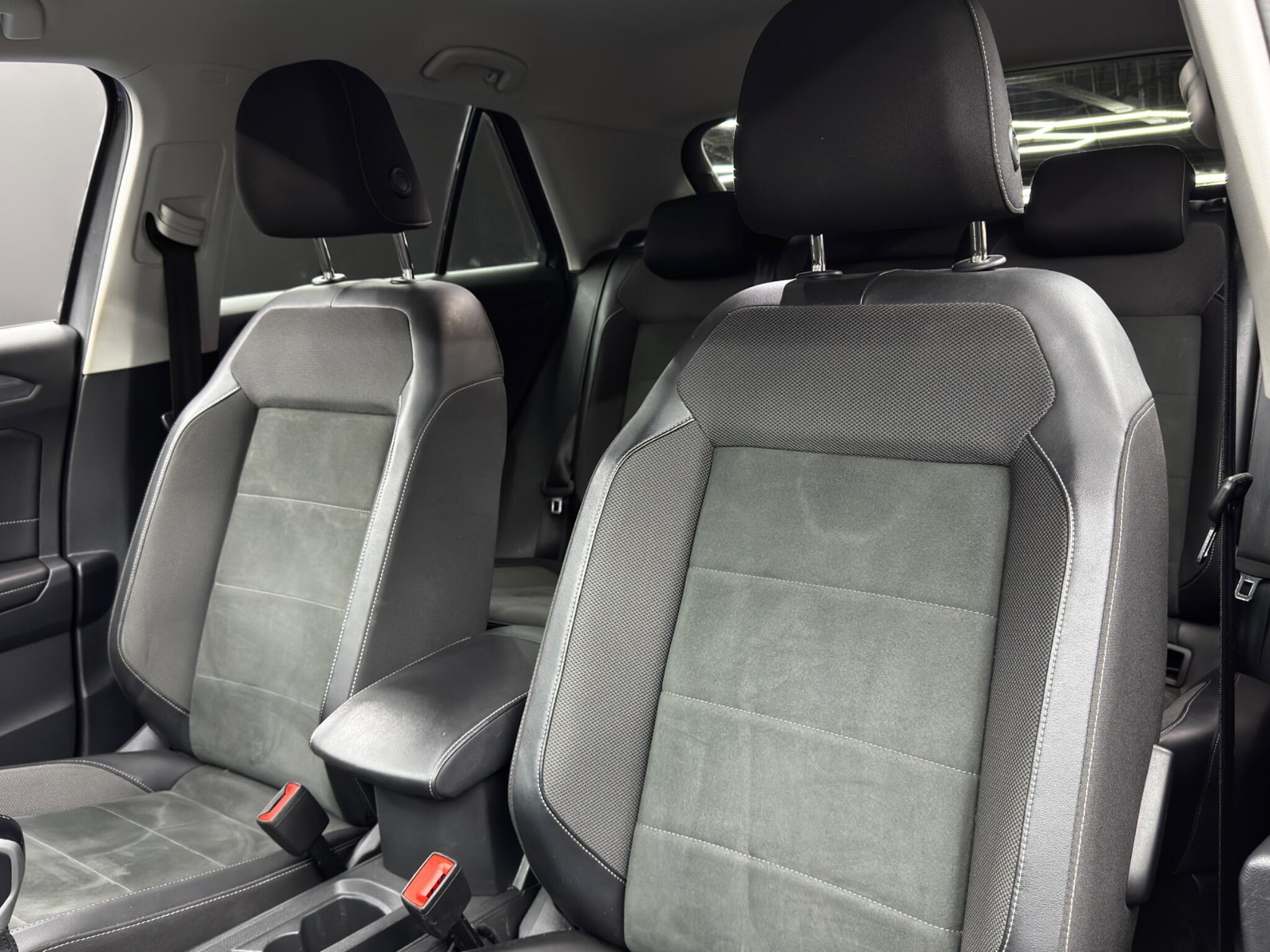 Volkswagen T-Roc - Image 14