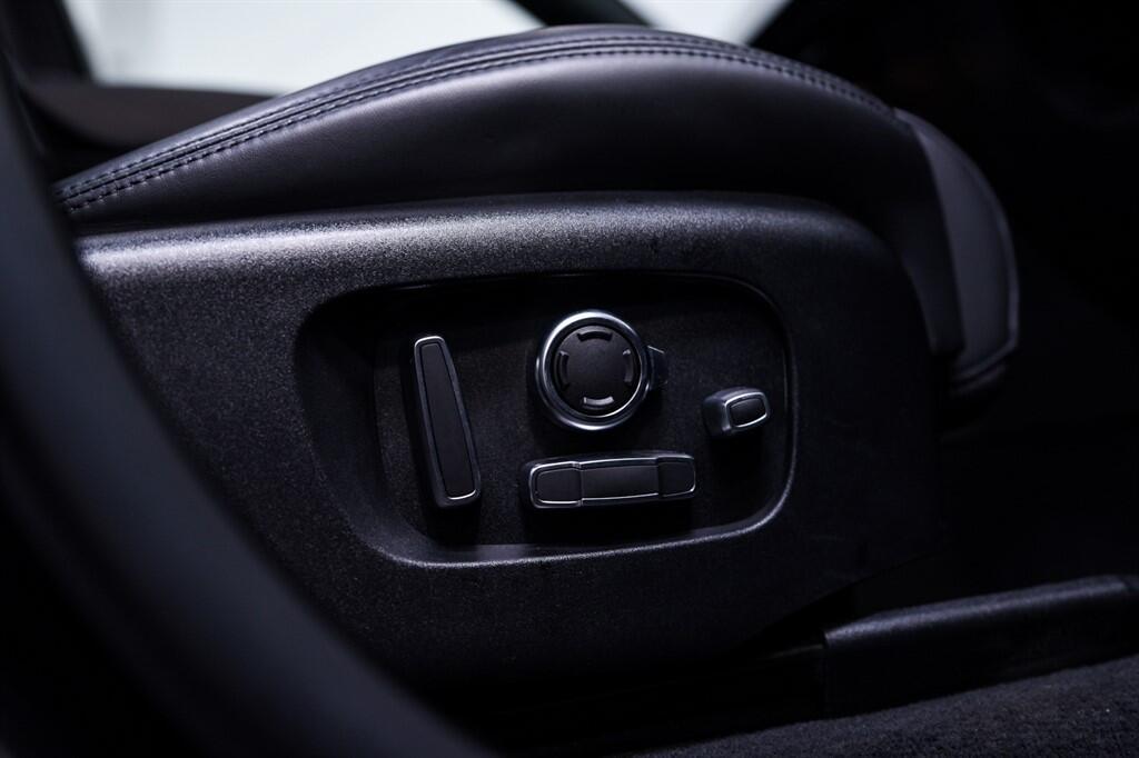 Land Rover Range Rover Velar - Image 37