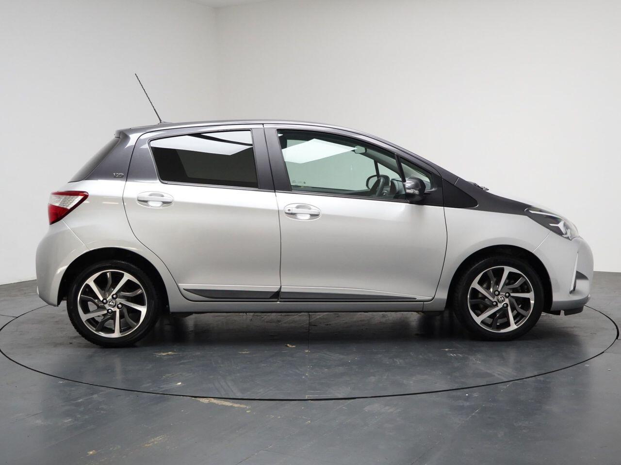 Toyota Yaris - Image 14