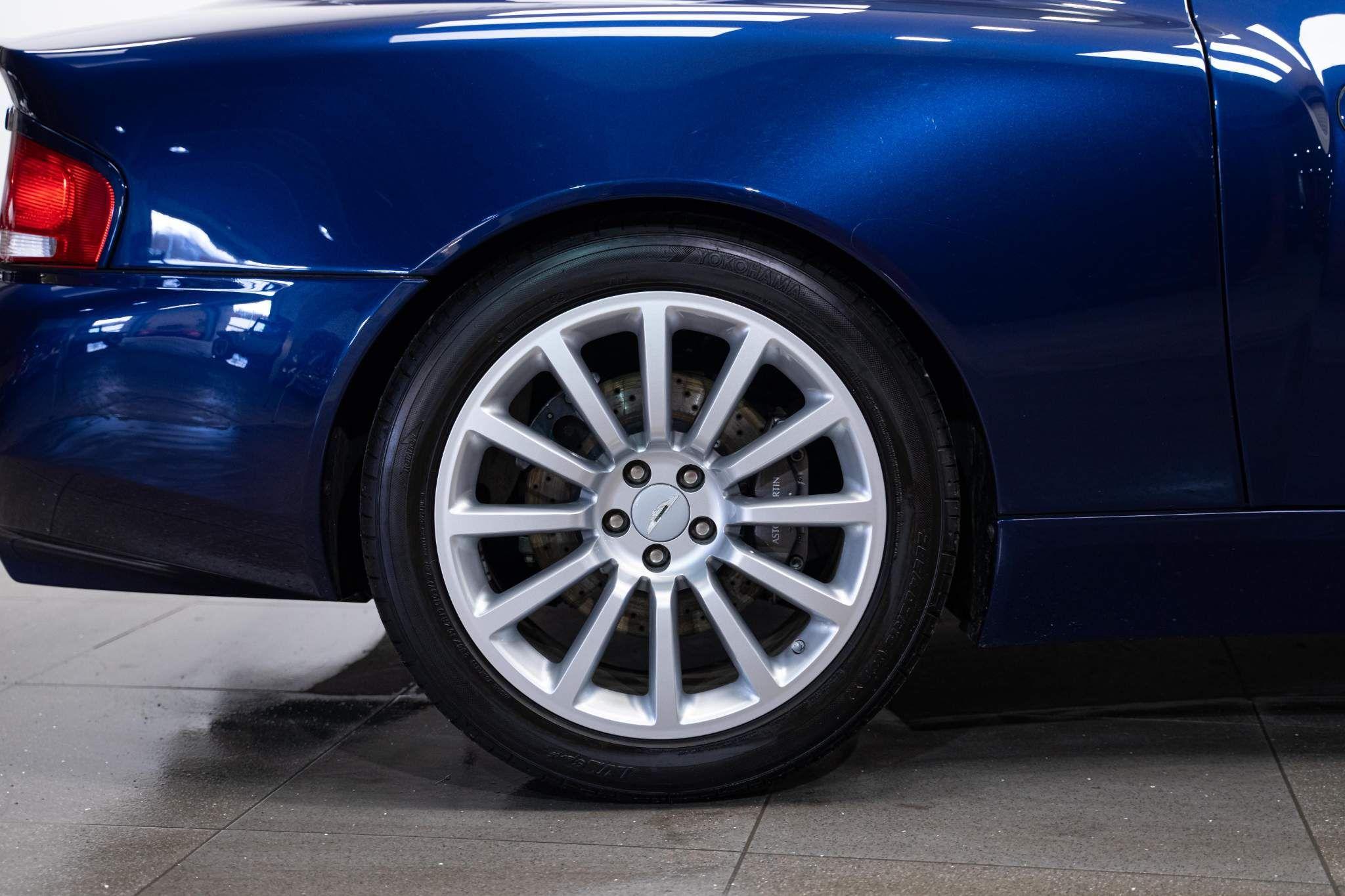 Aston Martin Vanquish - Image 10