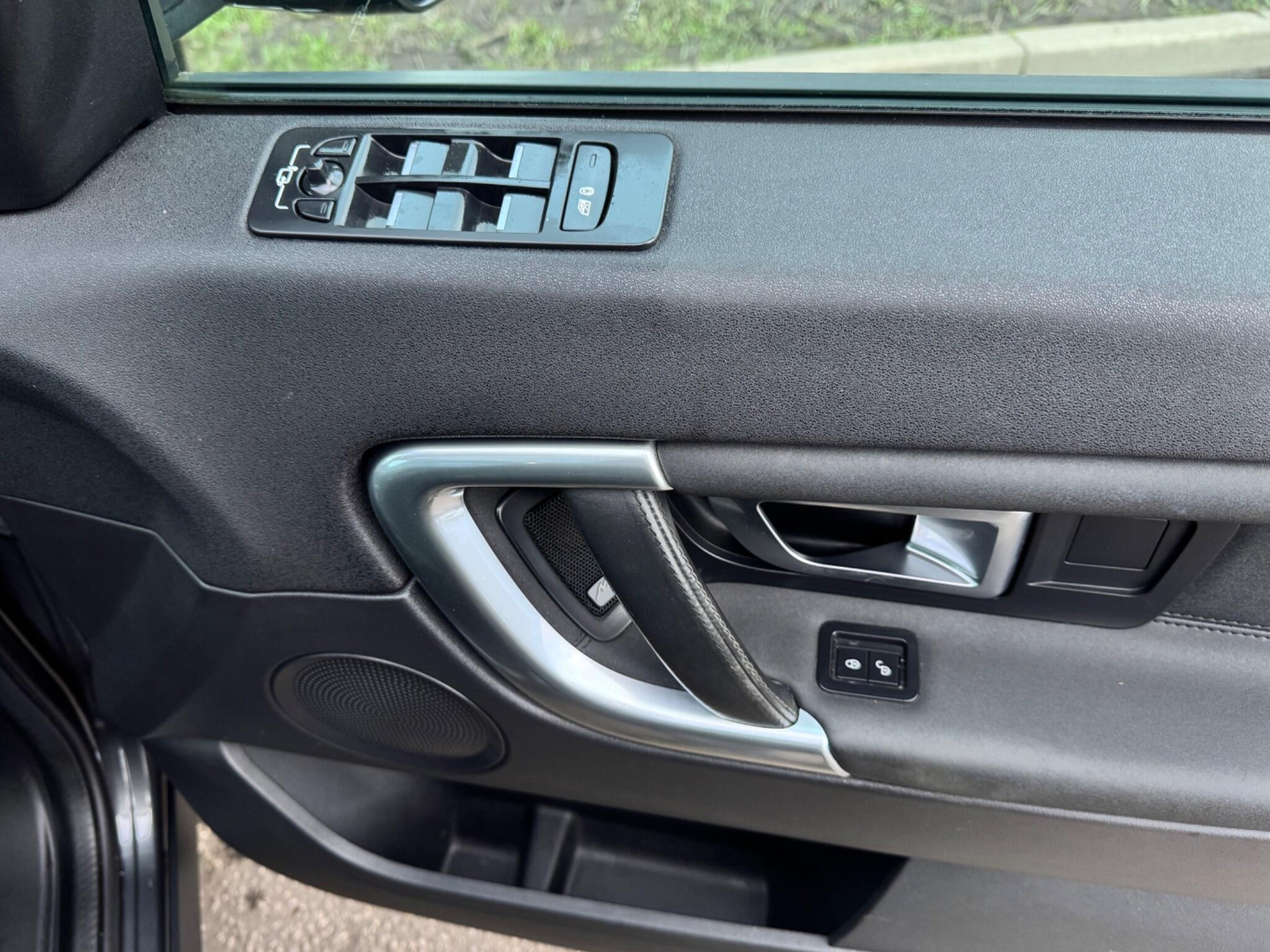 Land Rover DISCOVERY SPORT - Image 16