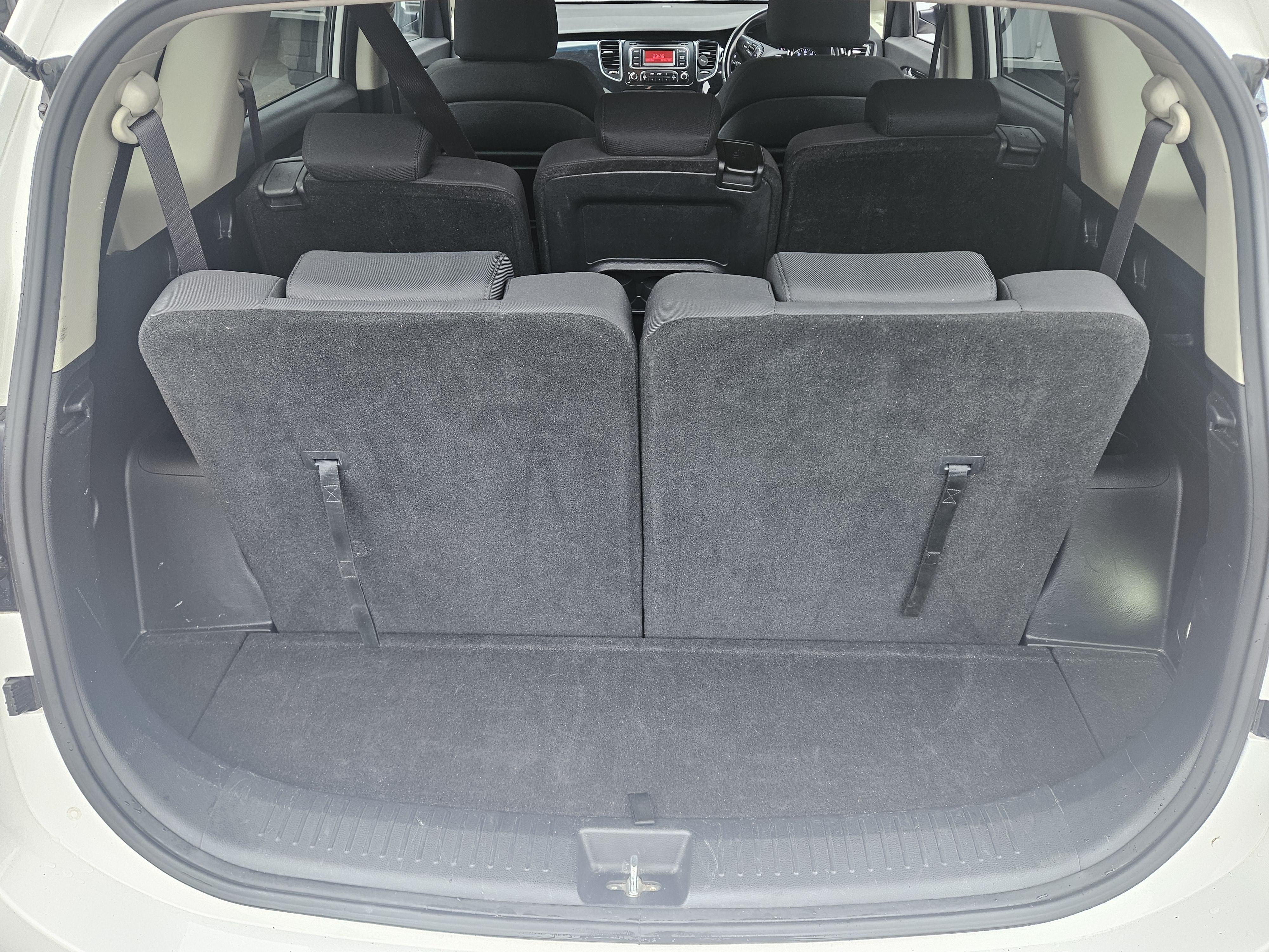 Kia Carens - Image 26
