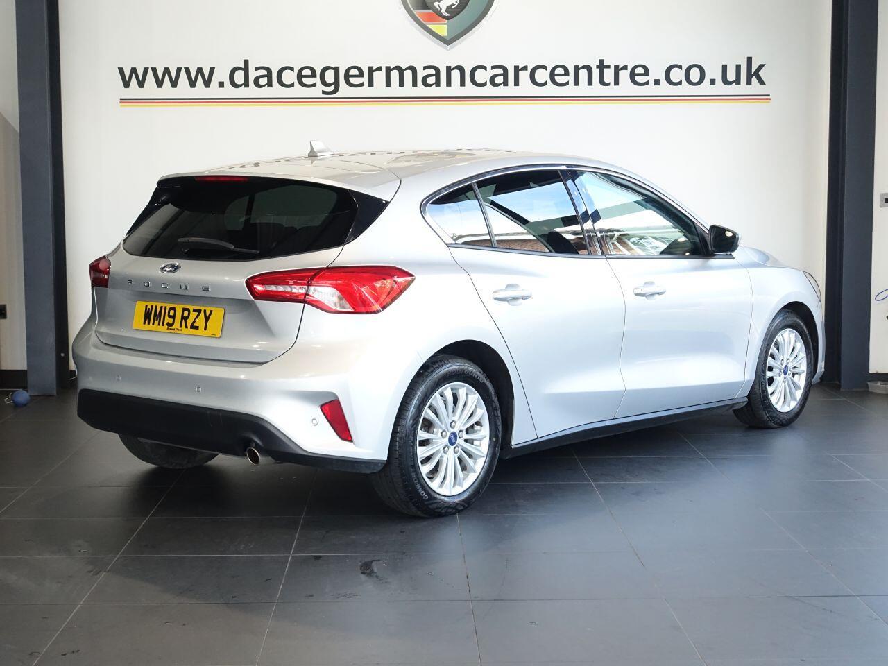 Ford Focus - Image 6