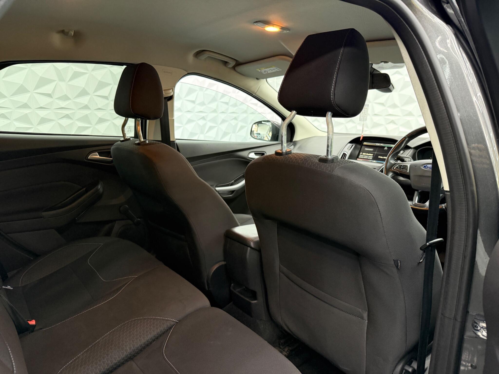 Ford Focus - Image 19