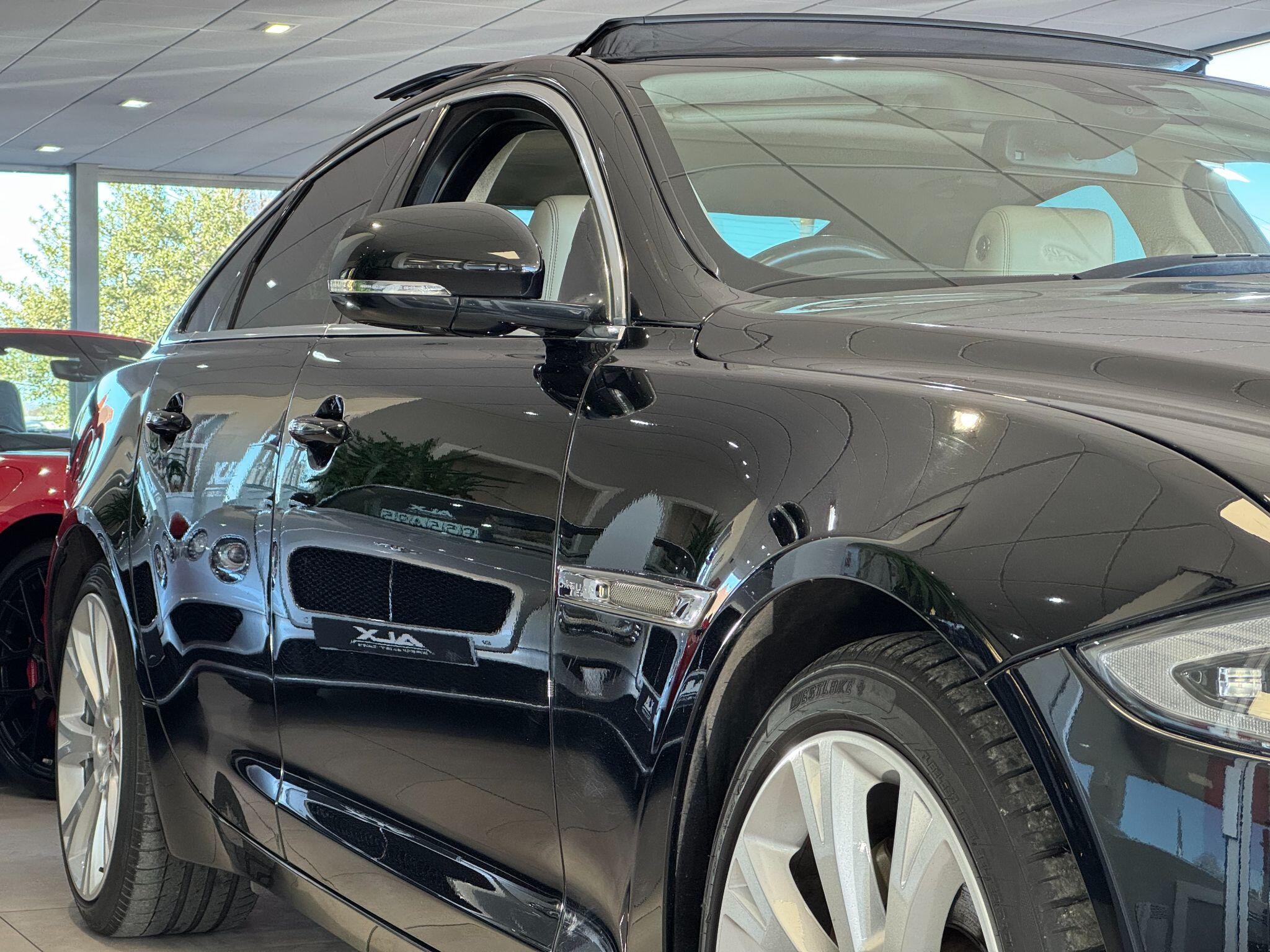Jaguar XJ - Image 6