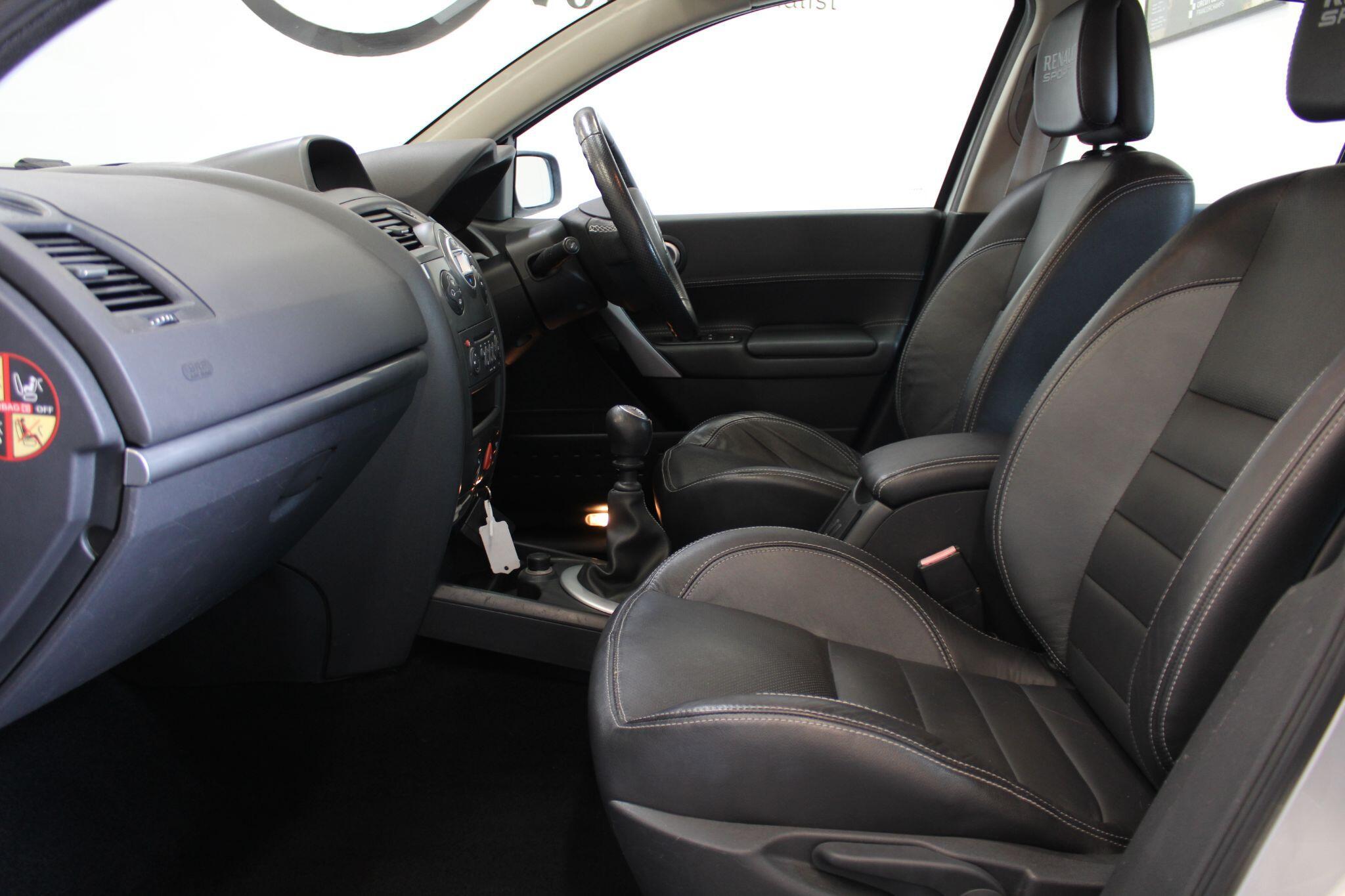 Renault Megane - Image 43