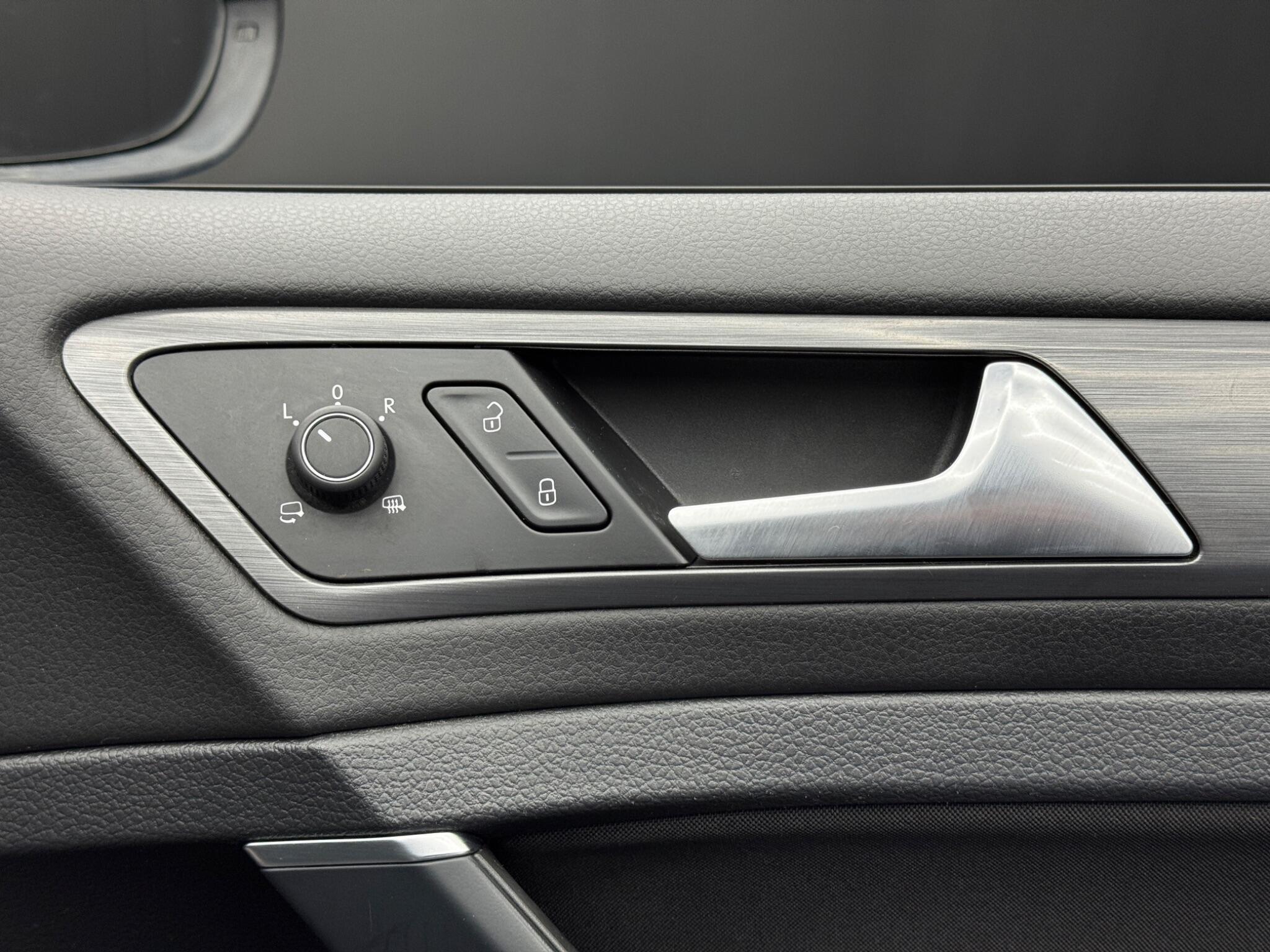 Volkswagen Golf - Image 40