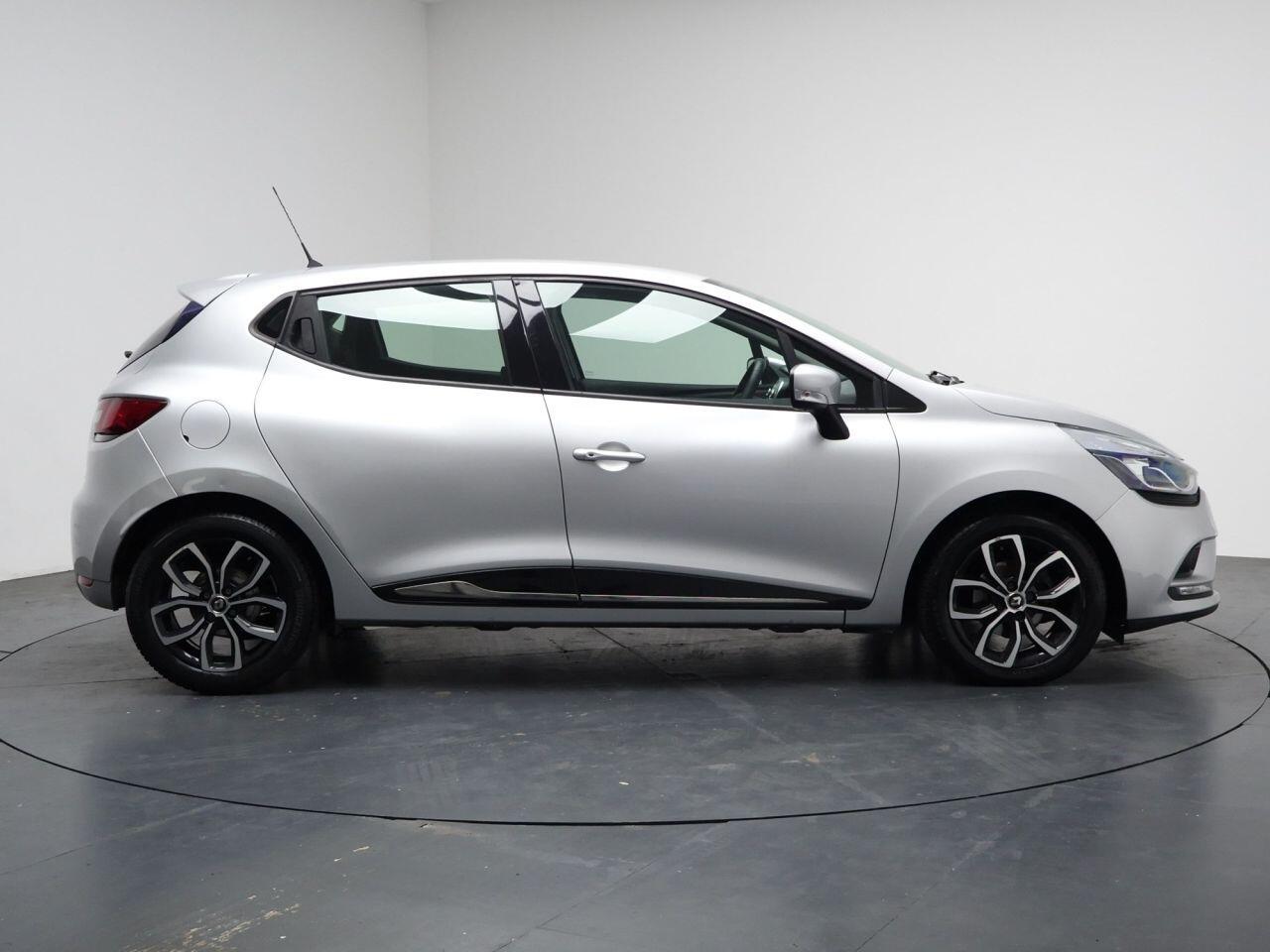 Renault Clio - Image 14