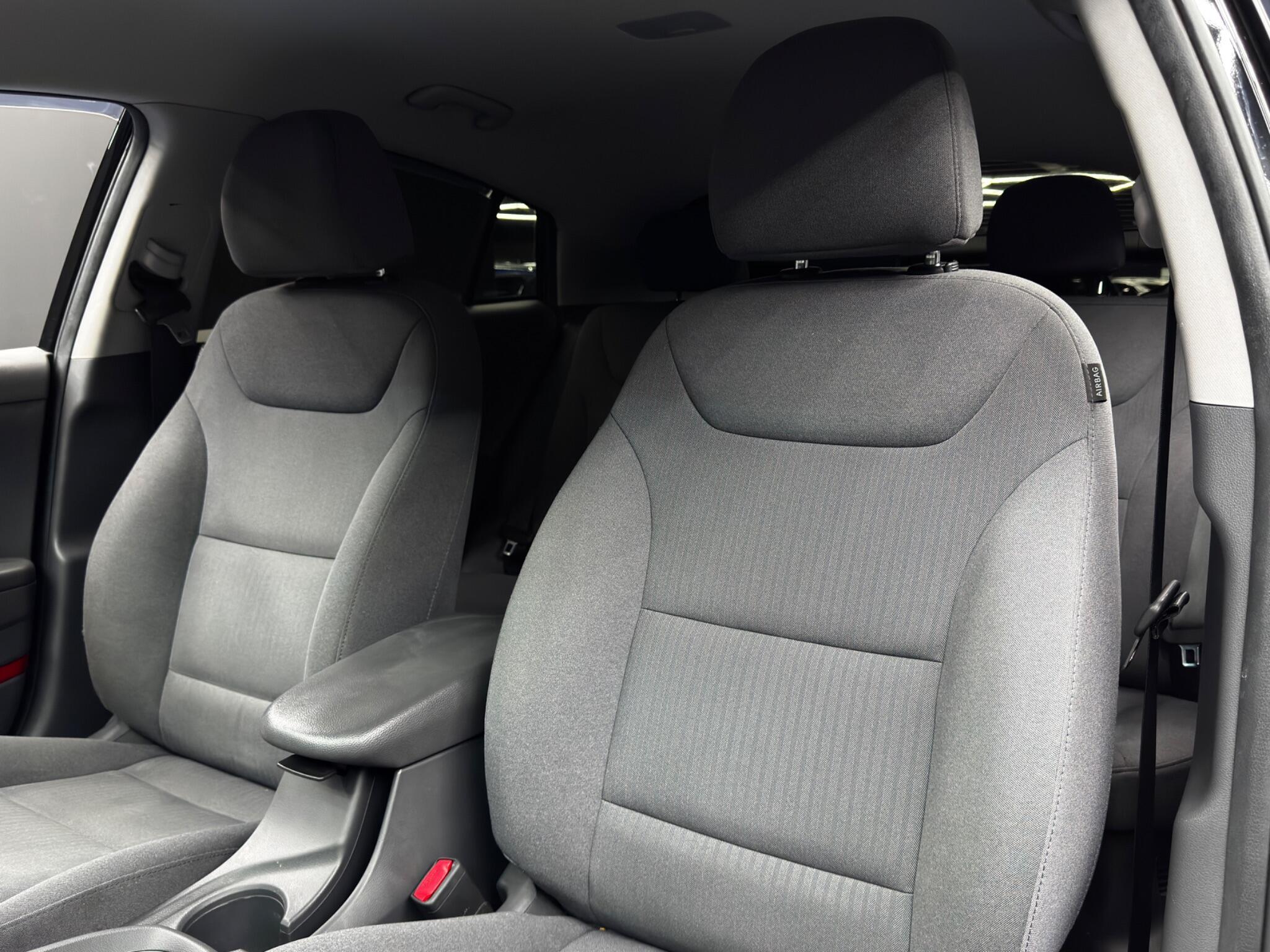 Hyundai Ioniq - Image 13