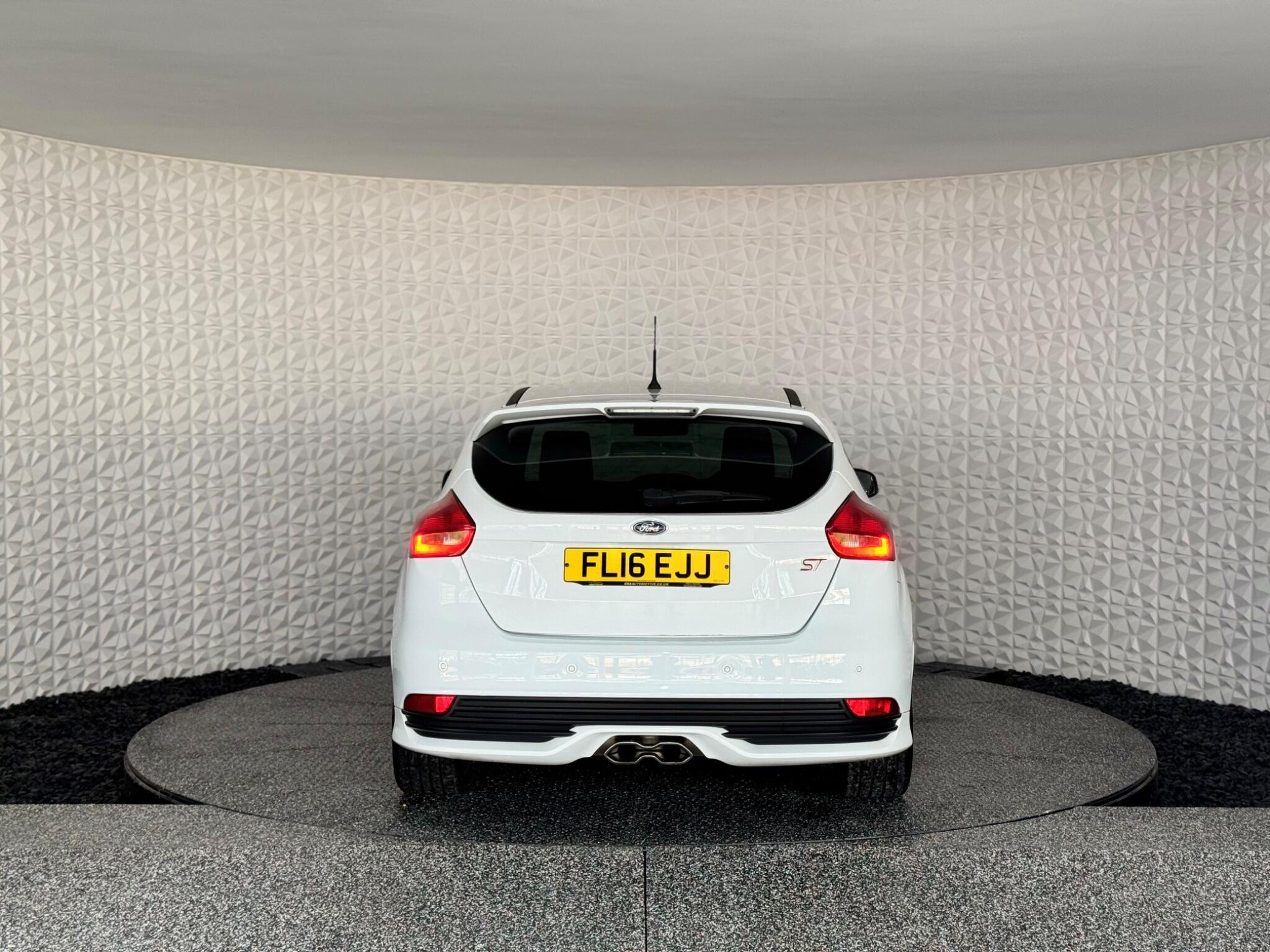 Ford Focus - Image 15