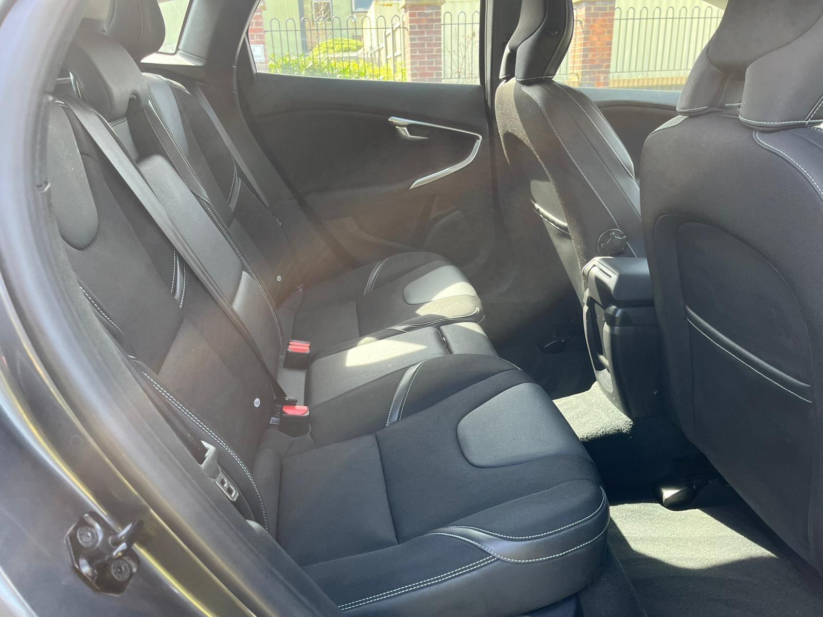 Volvo V40 - Image 10