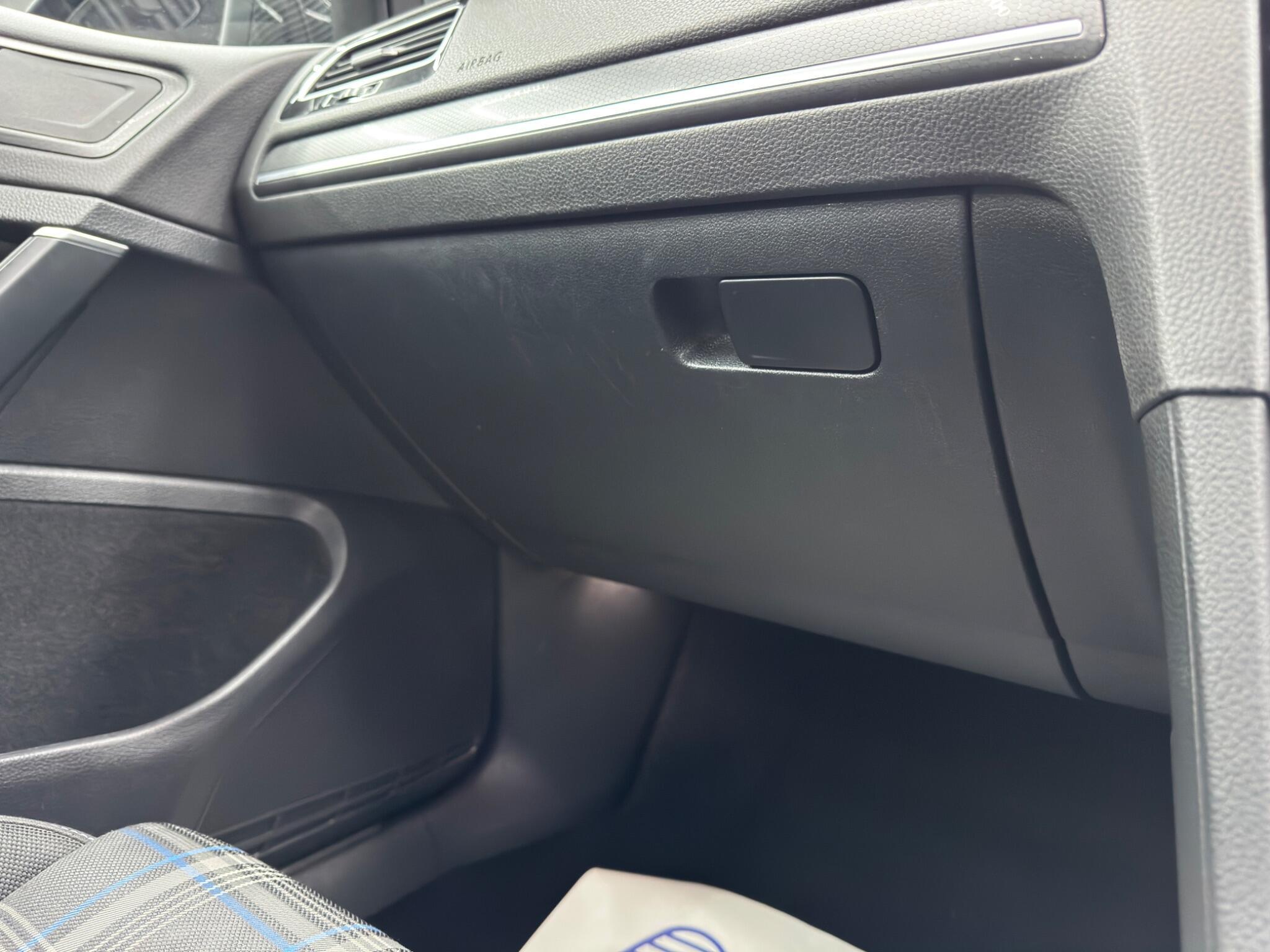 Volkswagen Golf - Image 36