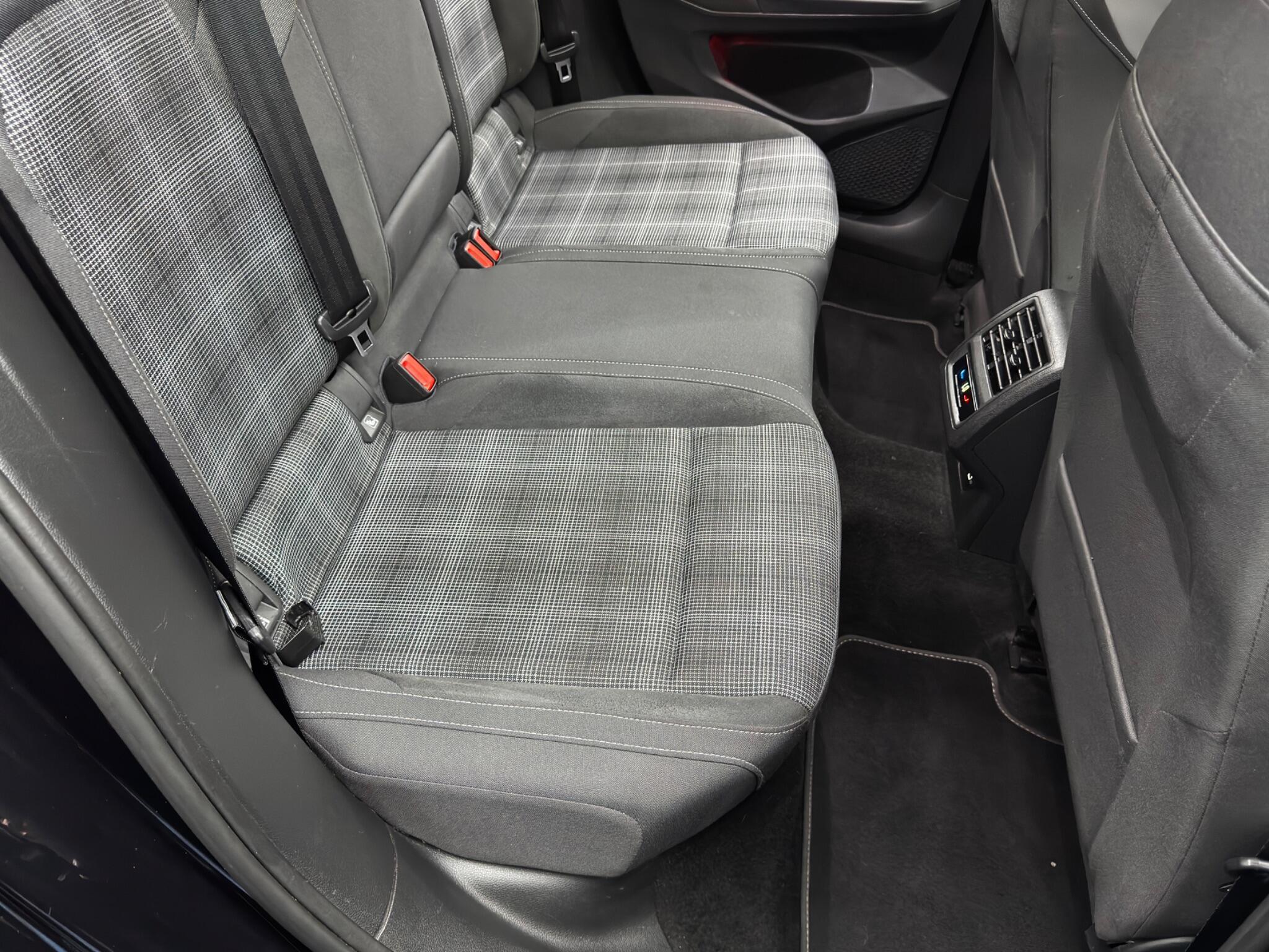 Volkswagen Golf - Image 16