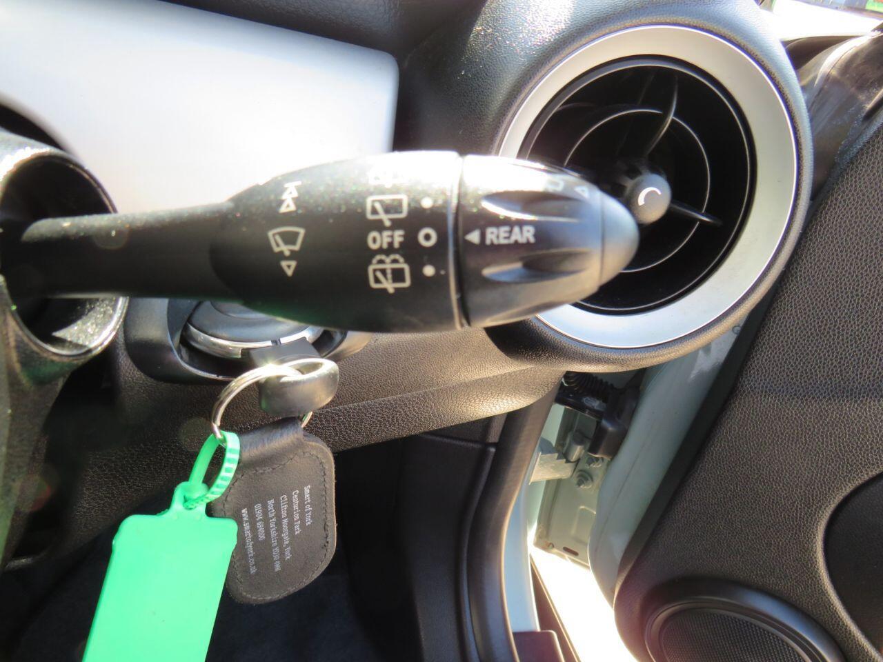 MINI Hatch - Image 19