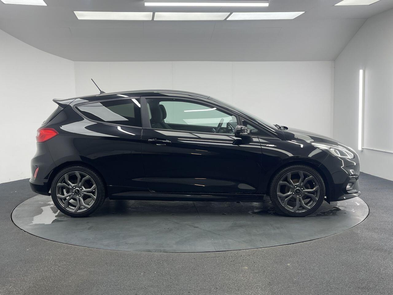 Ford Fiesta - Image 13