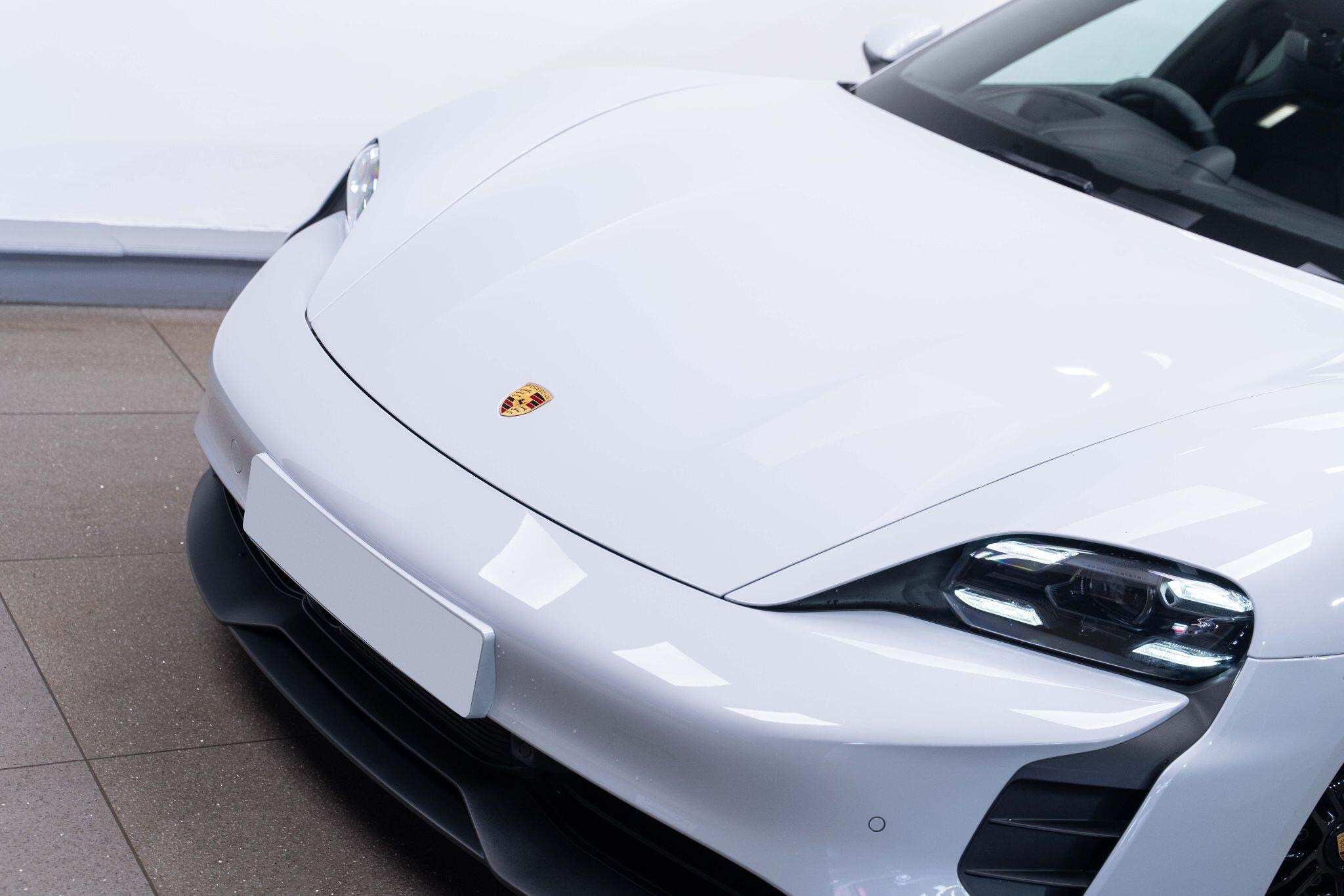 Porsche Taycan - Image 9