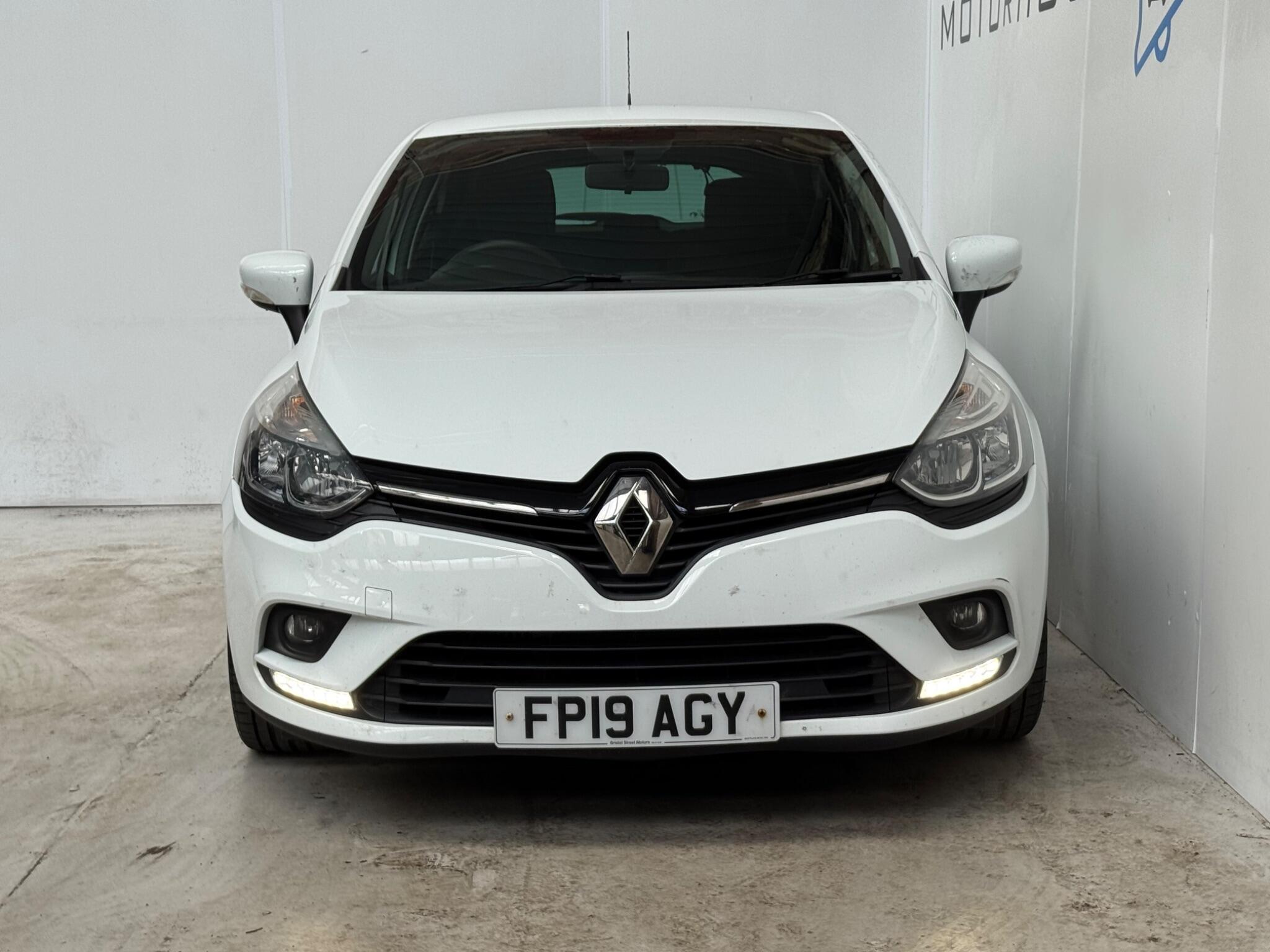 Renault Clio - Image 2