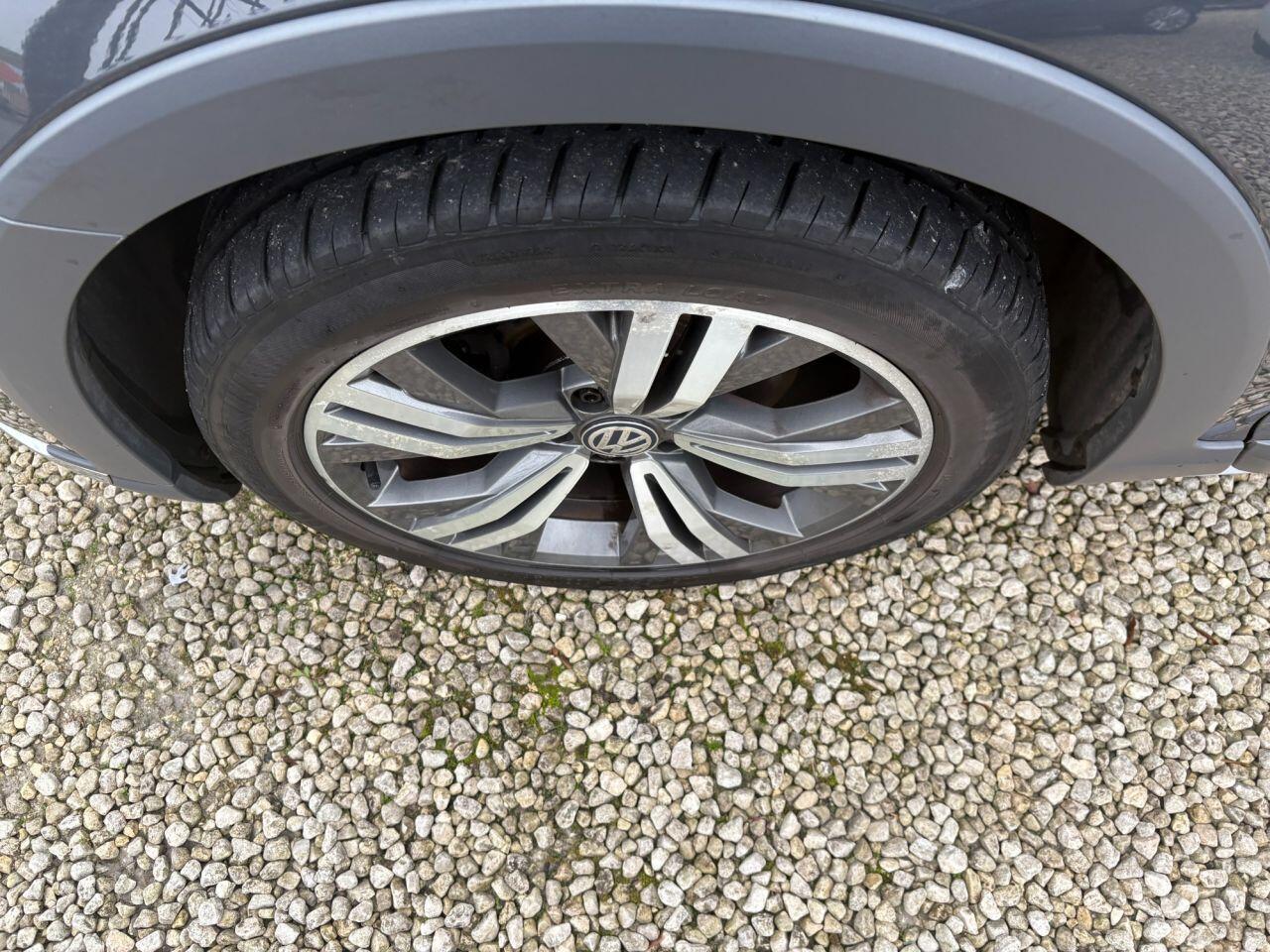 Volkswagen Passat - Image 20