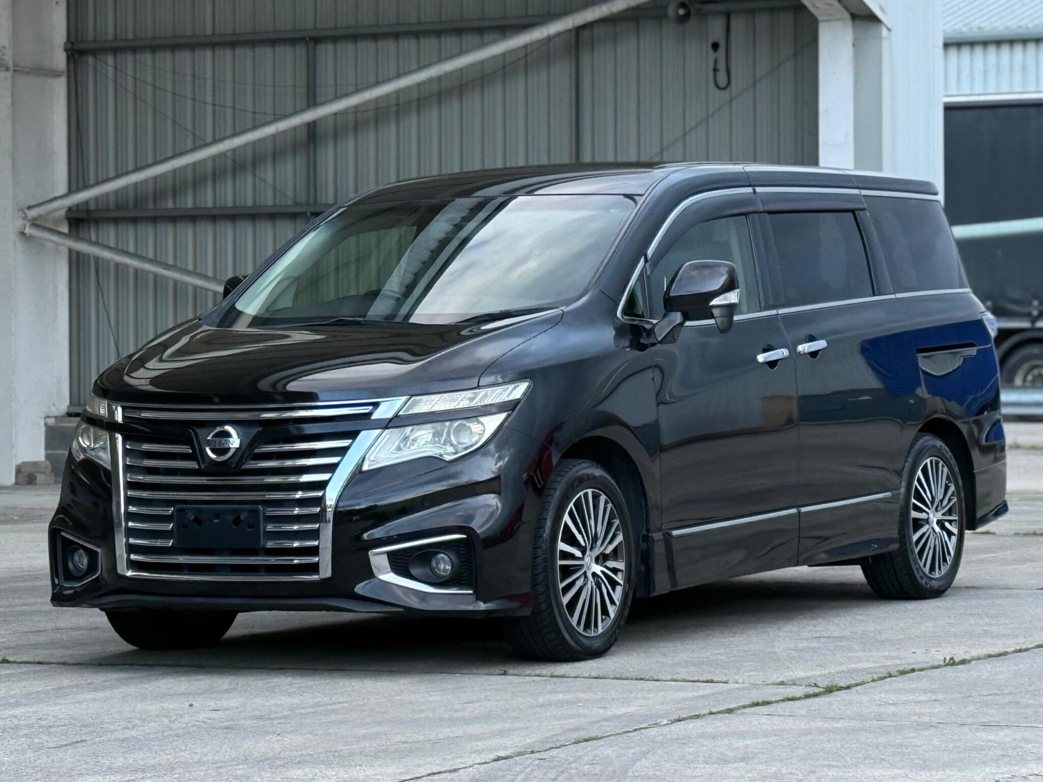 Nissan Elgrand - Image 15