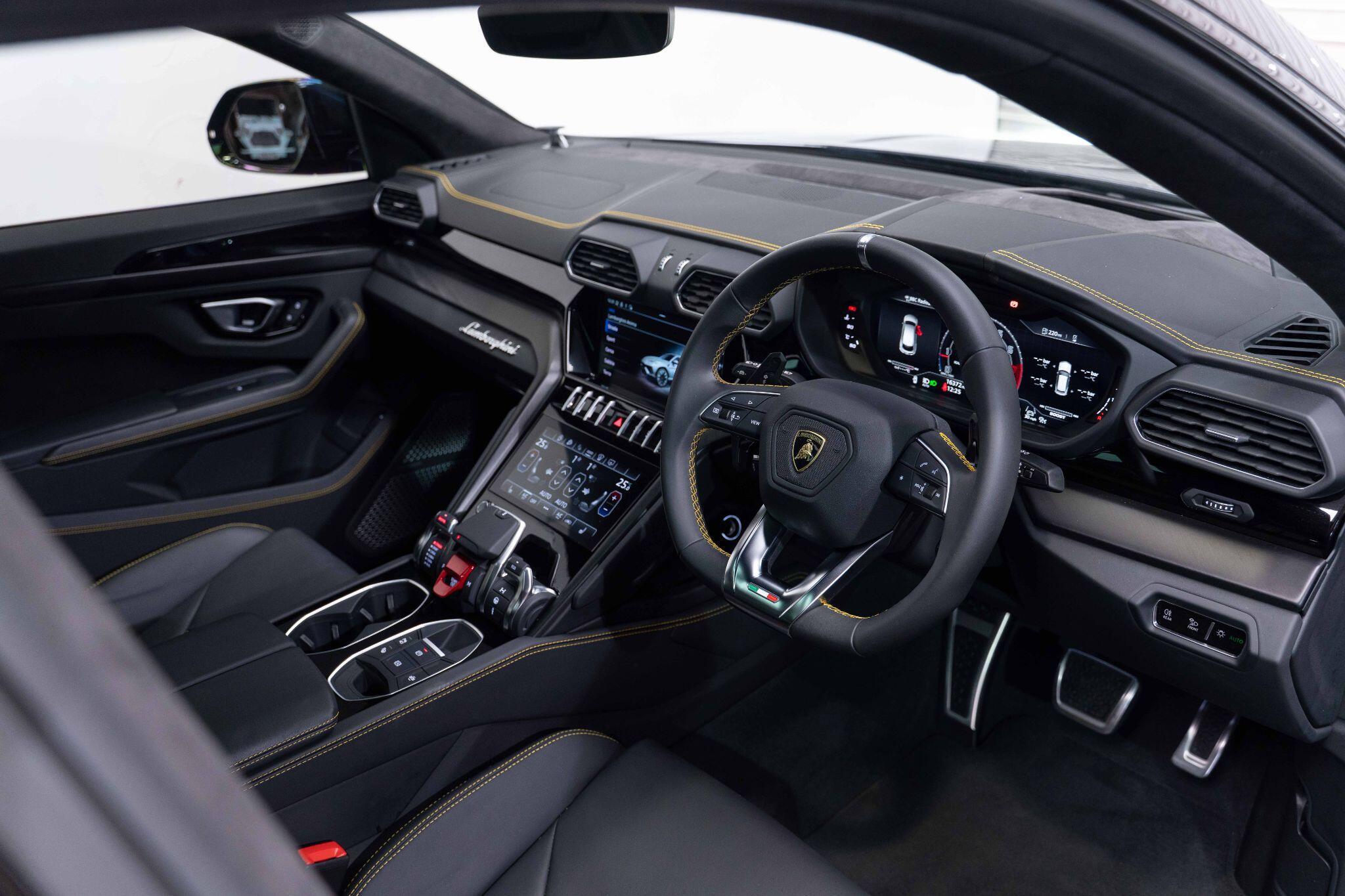 Lamborghini Urus - Image 7