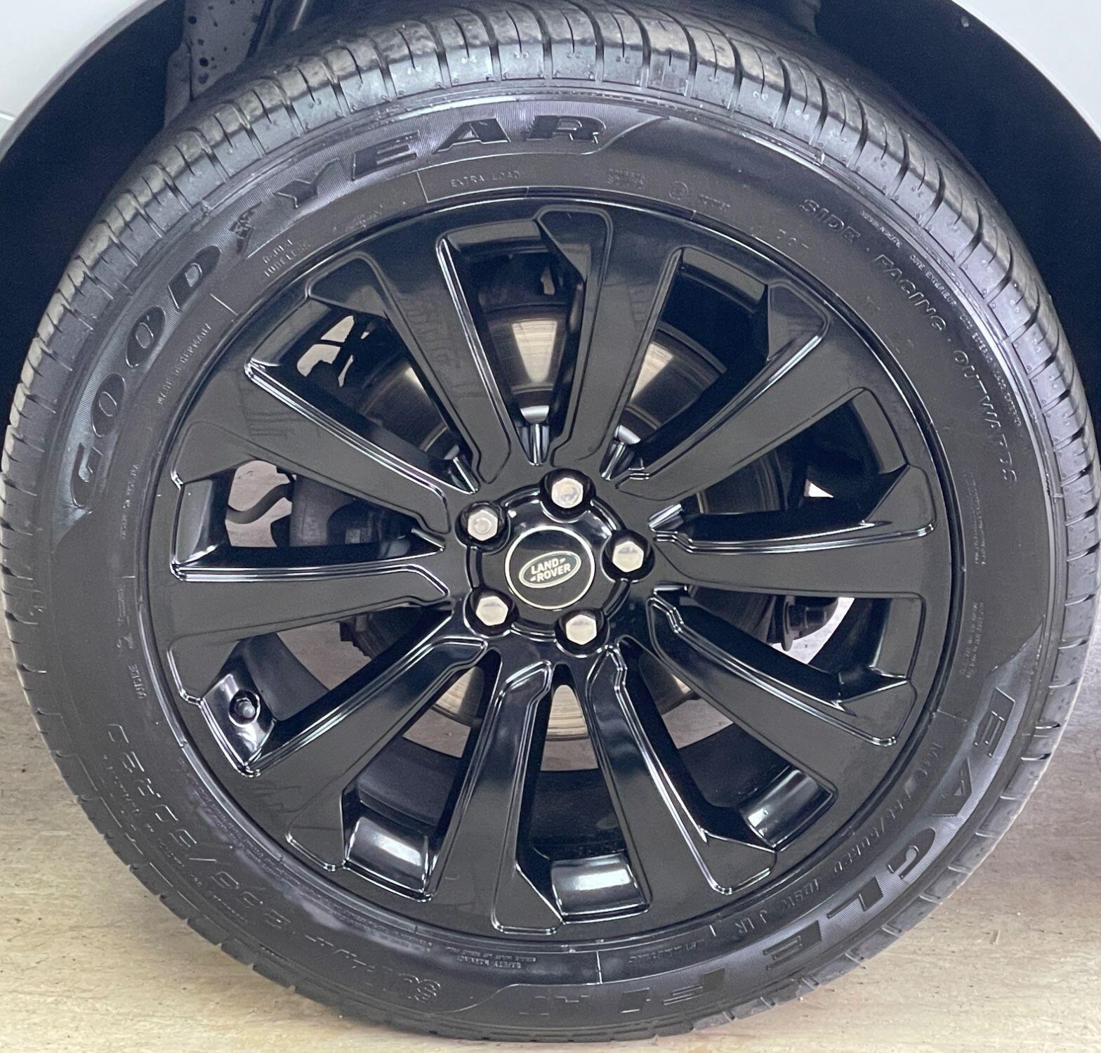 Land Rover Range Rover Velar - Image 15