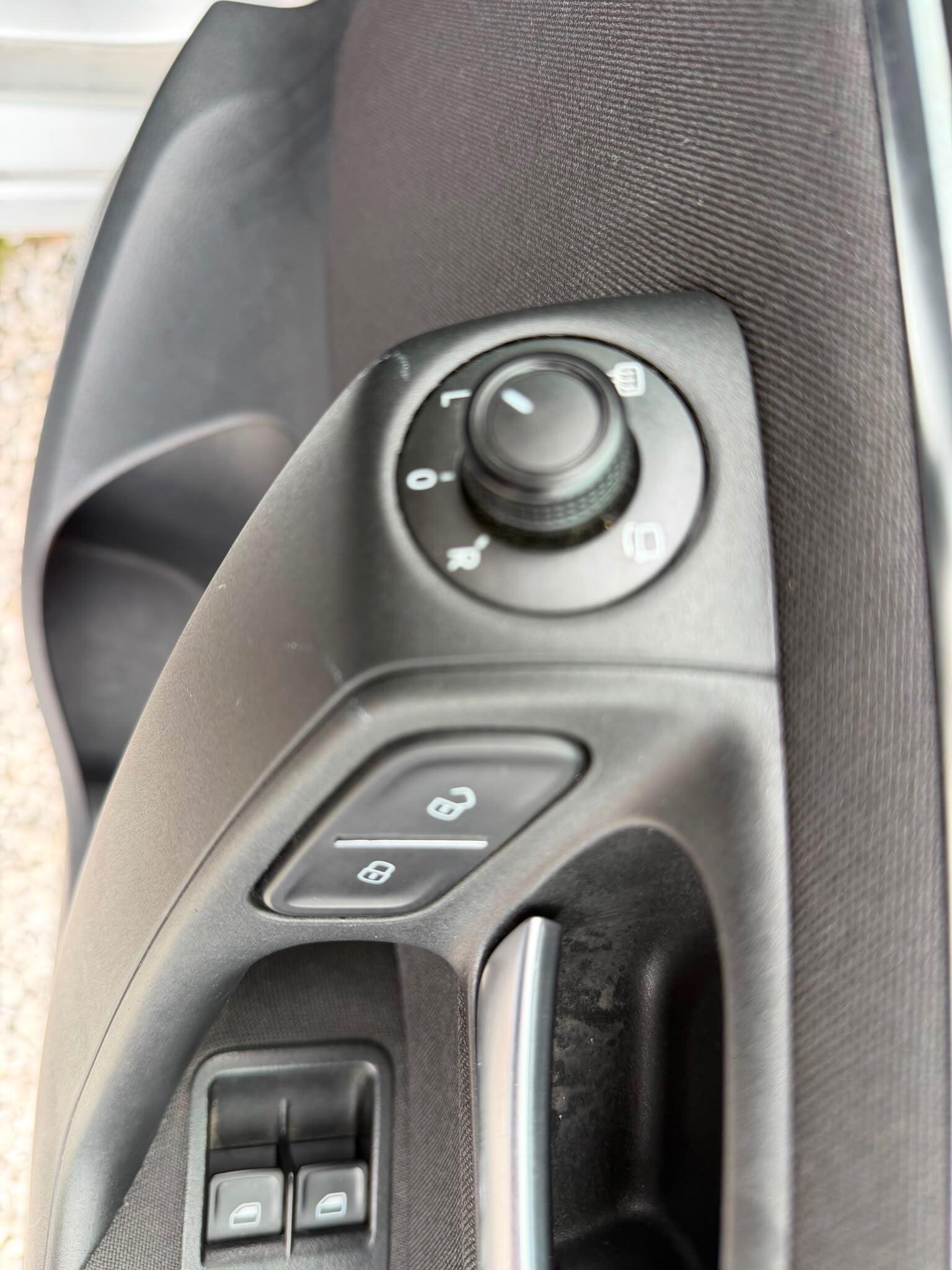 Volkswagen Polo - Image 10