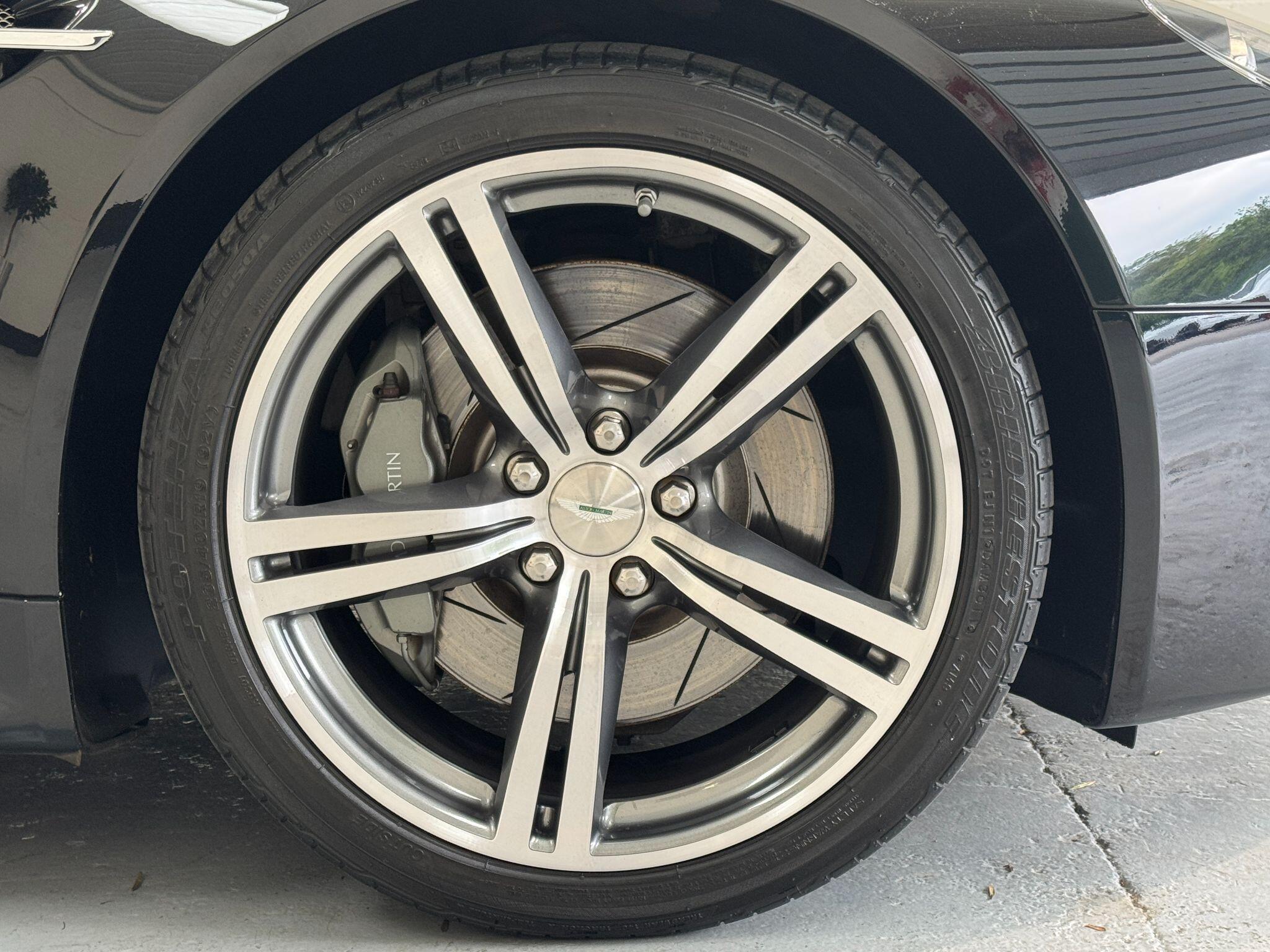 Aston Martin Vantage - Image 26