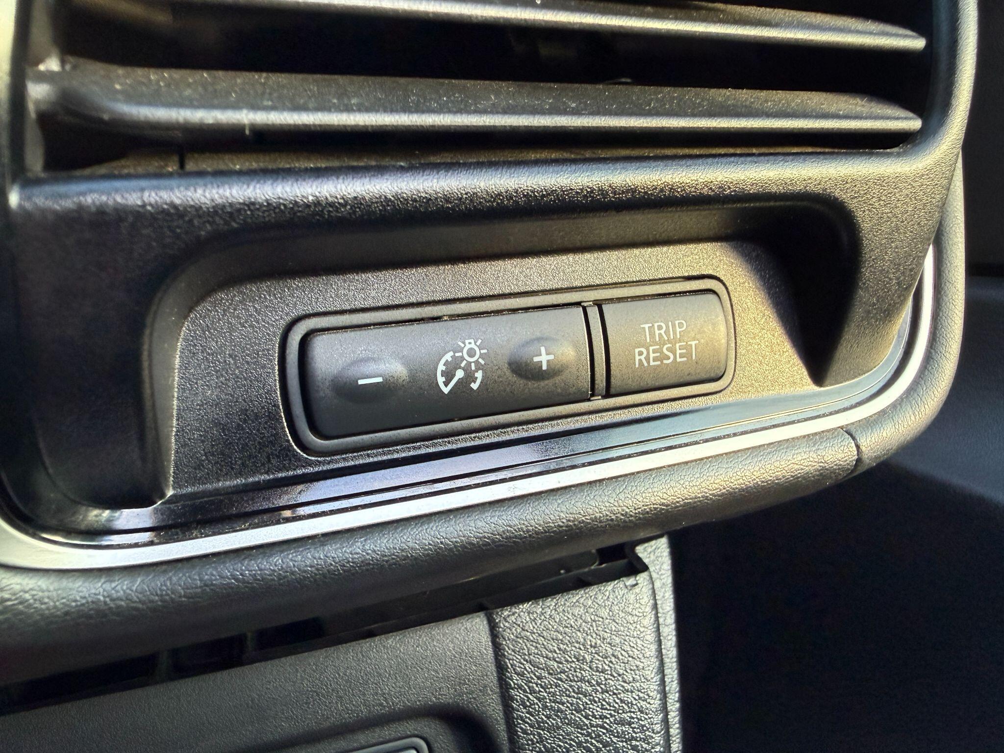 Nissan Serena - Image 84