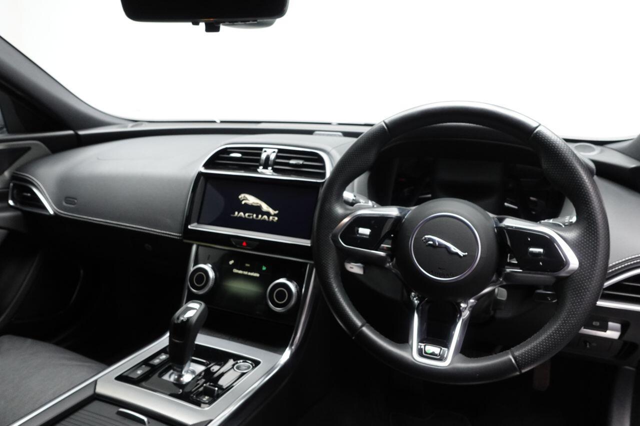 Jaguar XE - Image 15