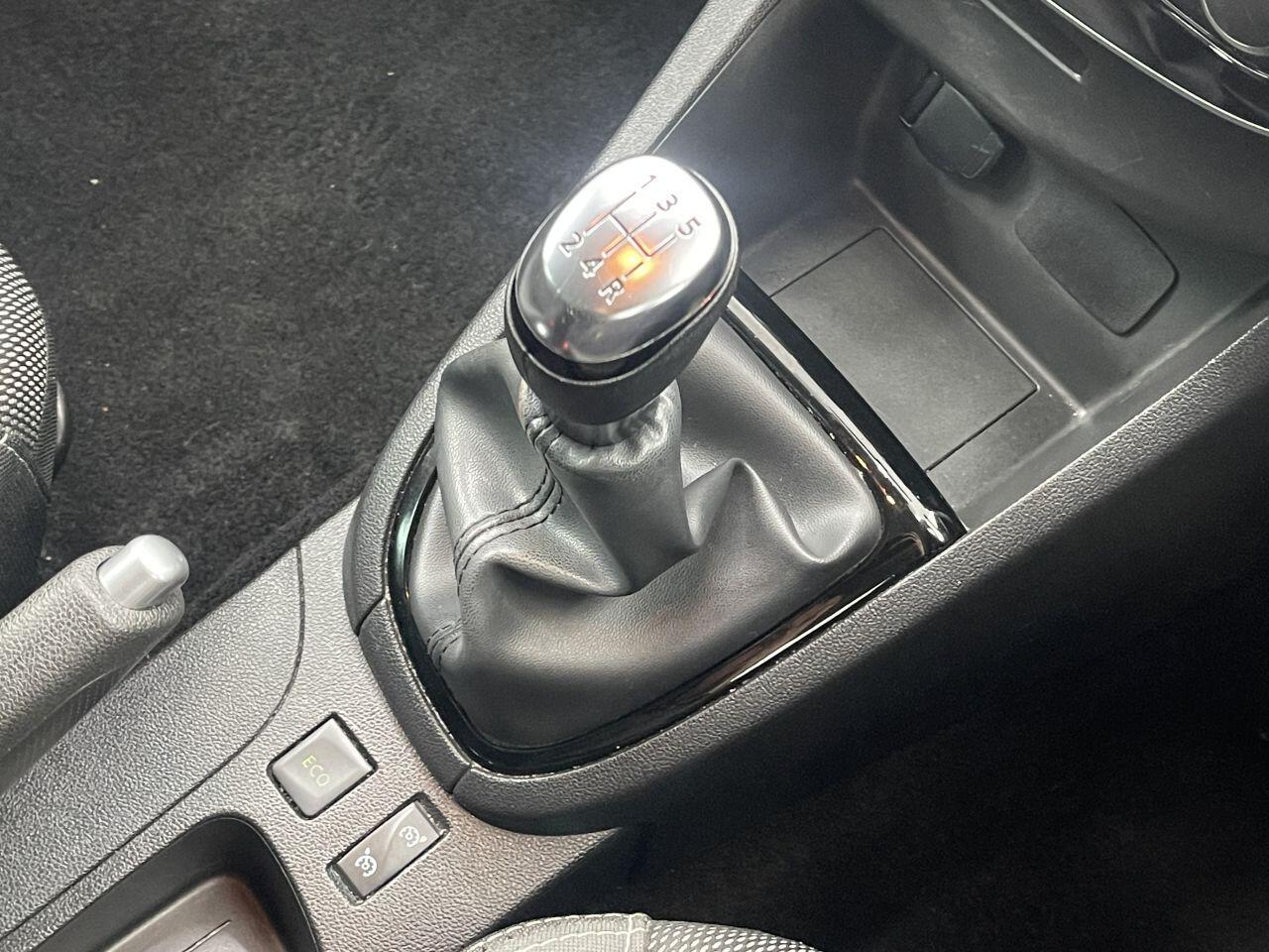 Renault Clio - Image 36