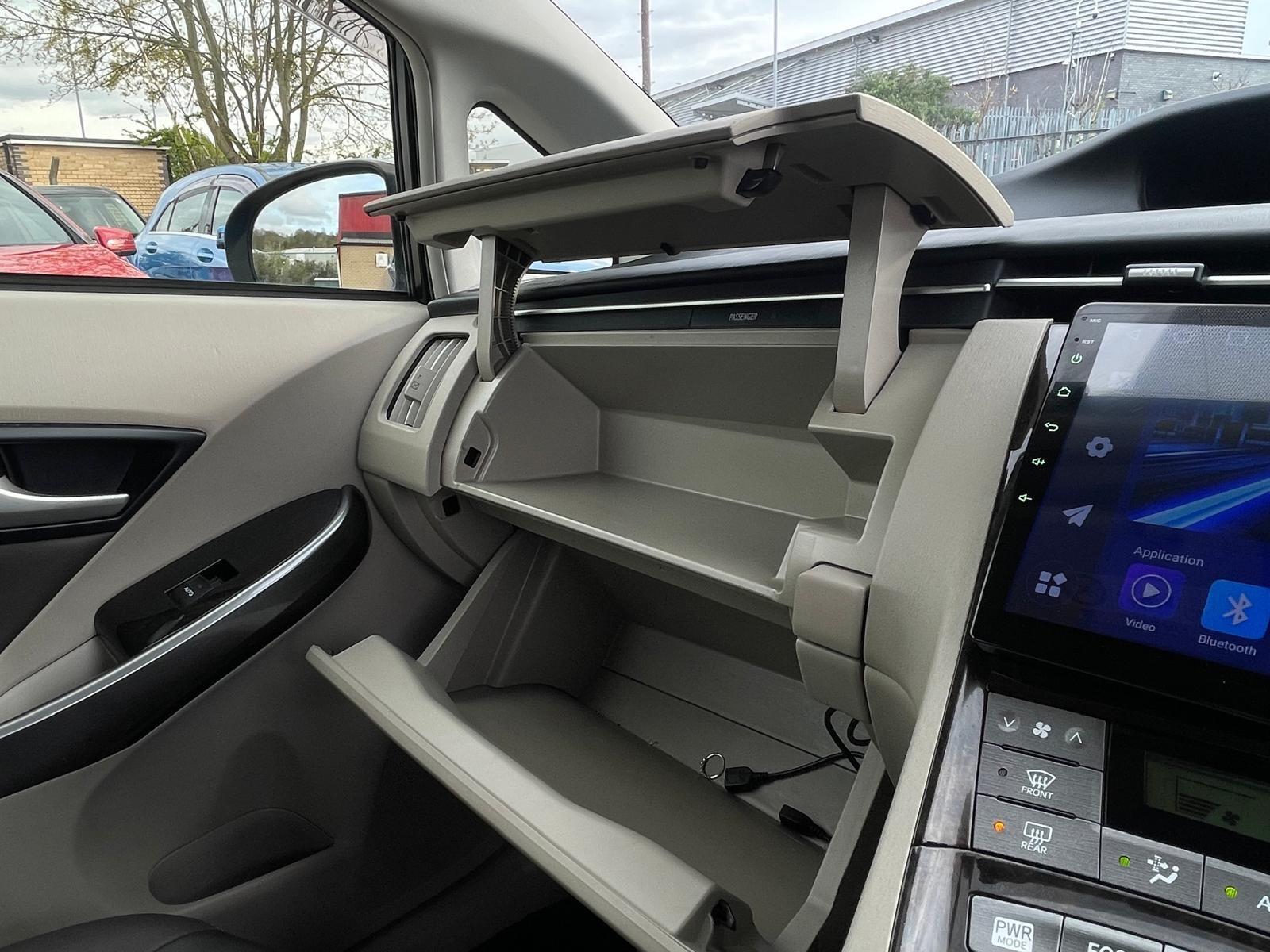 Toyota Prius - Image 22