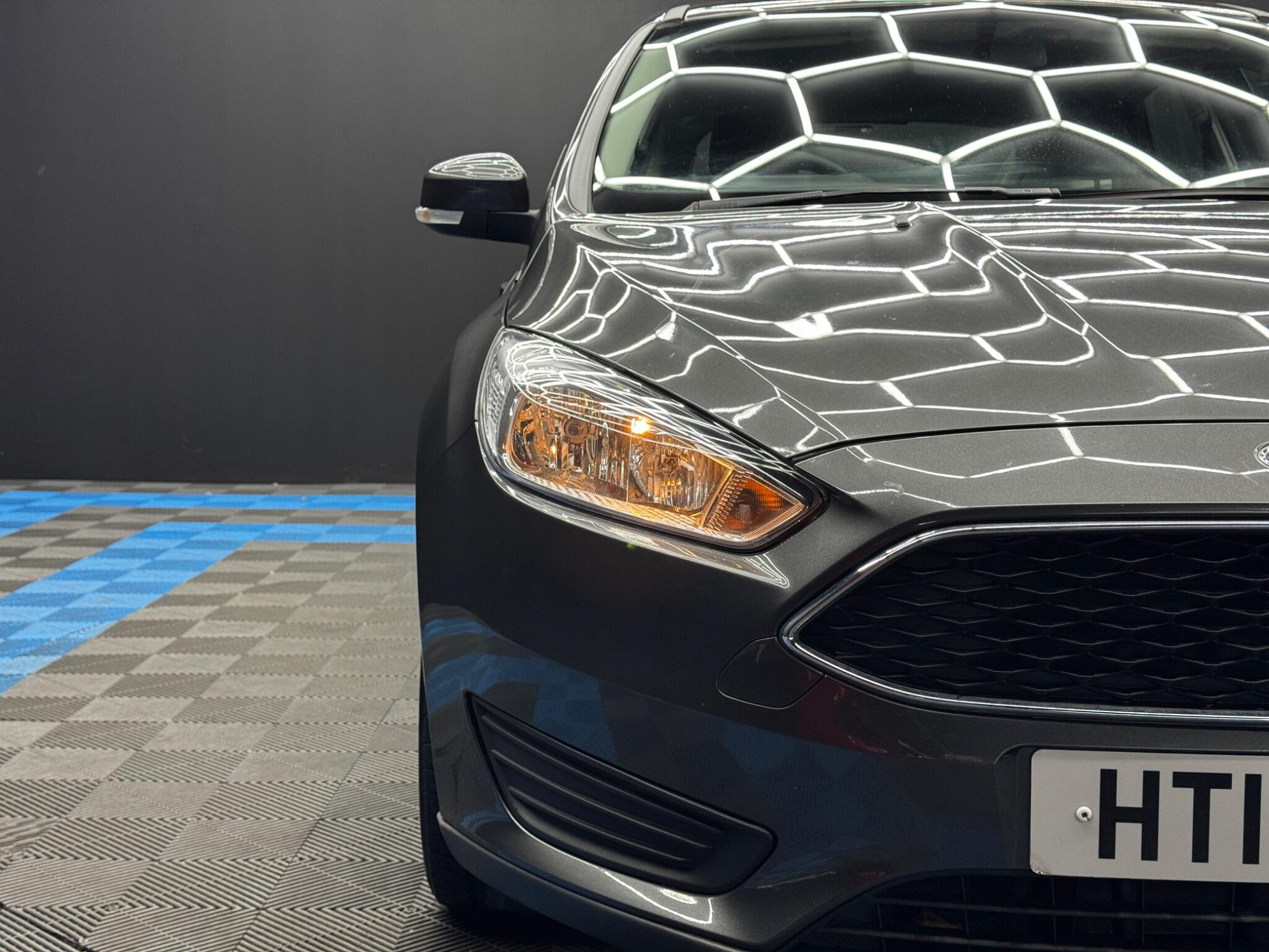 Ford Focus - Image 42